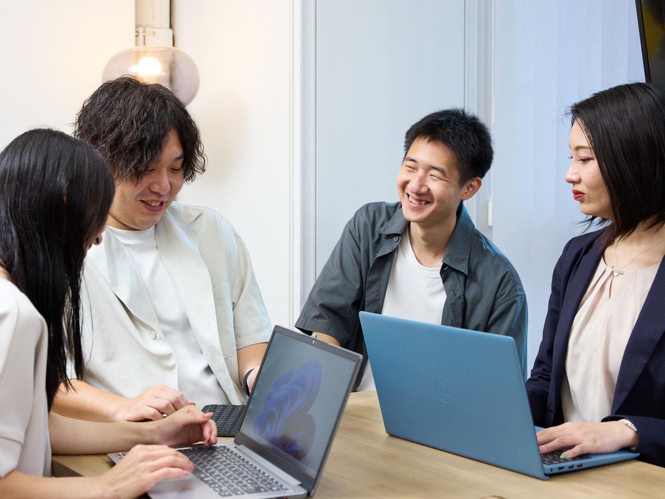 ざっくばらんに意見を交換しあう自由闊達な雰囲気。