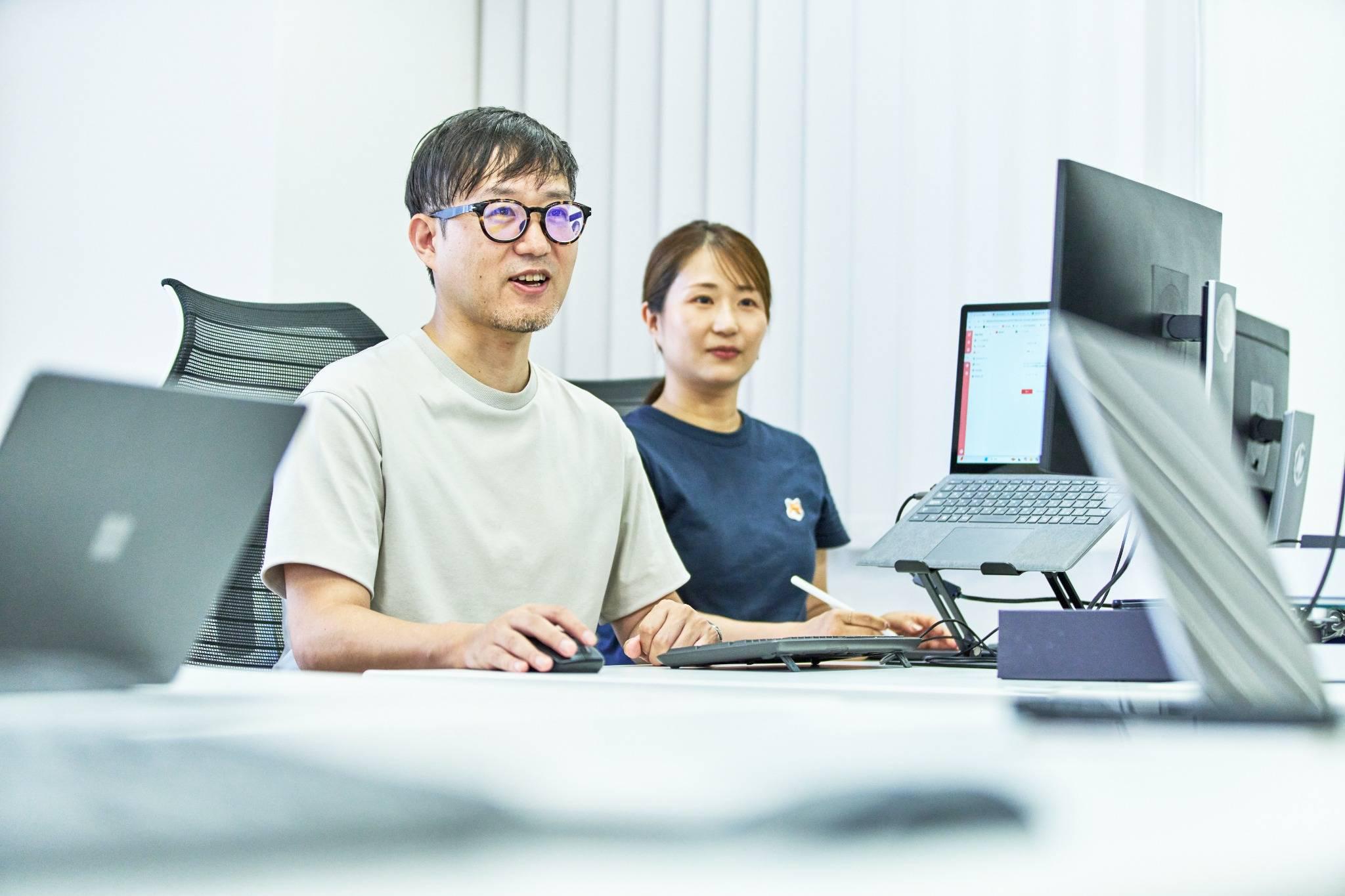 代表取締役の佐藤裕紀氏と、独立独歩のマインドを持った少数精鋭のメンバーによって経営基盤を整えてきた同社は、「次の10年」に向けて新しいメンバーの採用を進めている。