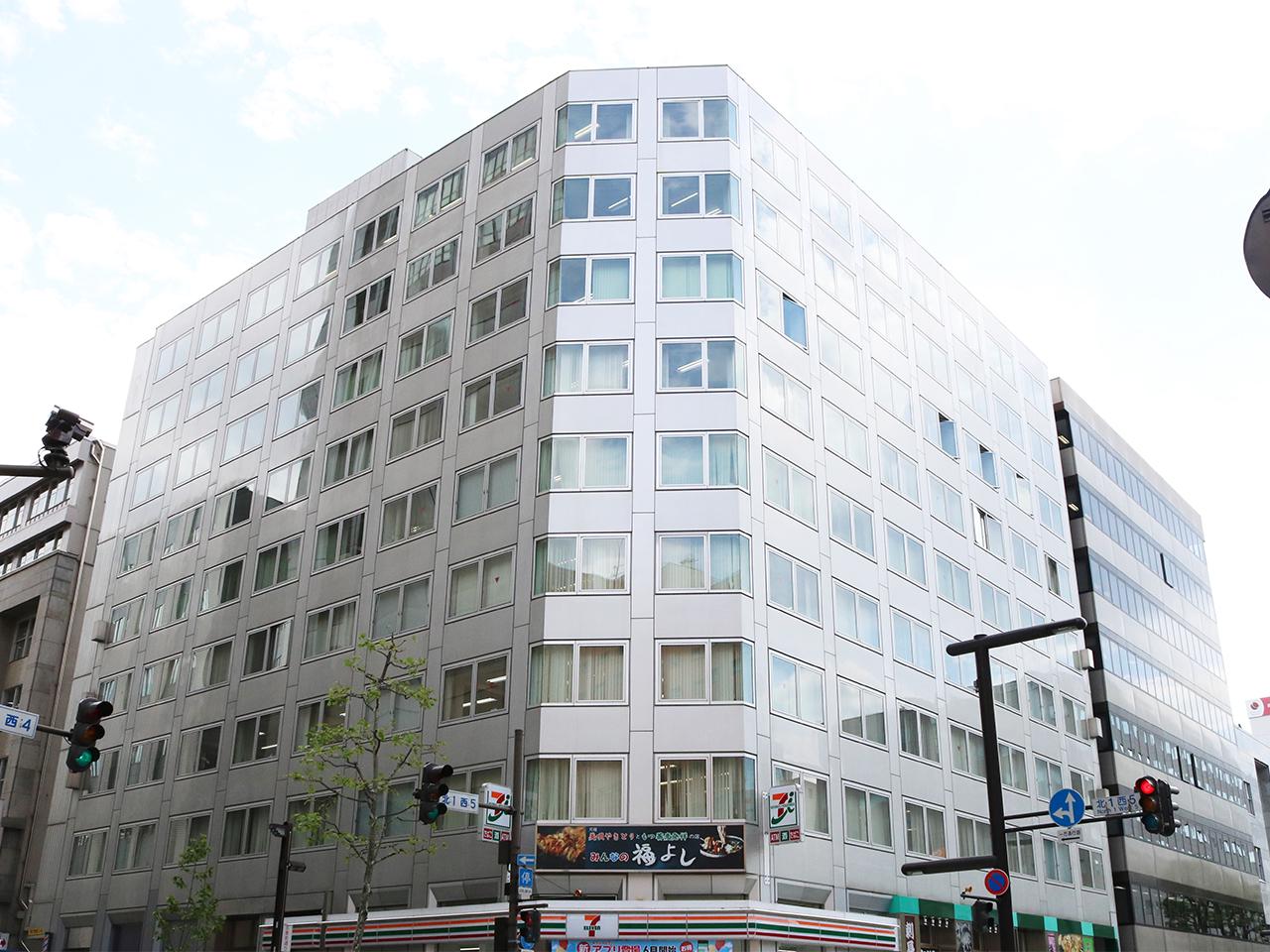 株式会社ファーストコネクトは北海道札幌市で事業拡大を続けるベンチャー企業。優秀な人材を採用しうる環境の優位性を魅力とし、設立2年目に本社を東京から札幌へ移転しました。