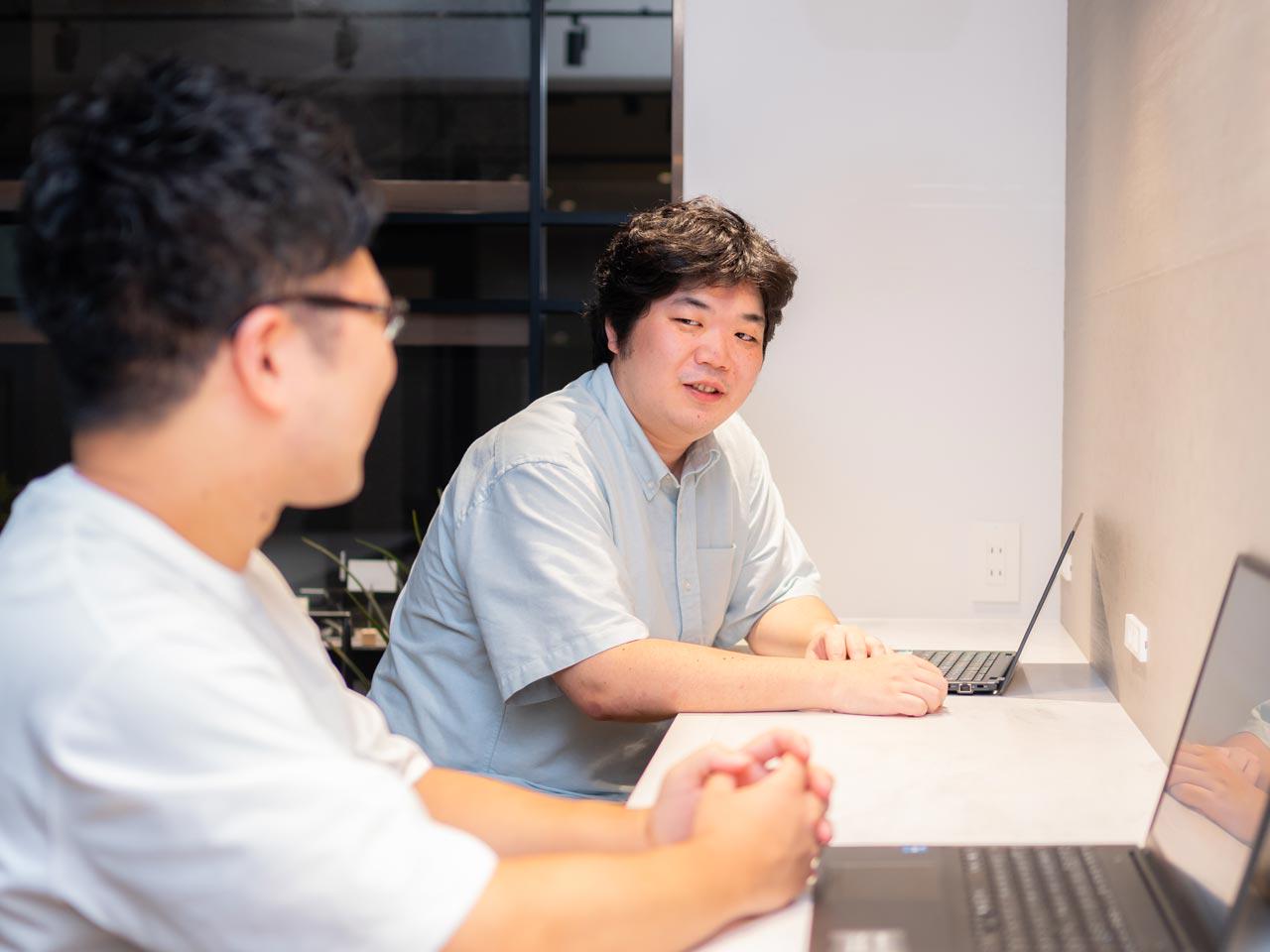 社員エンジニアは約100名。得意分野としては、開発系50%、インフラ系40%、その他10%。