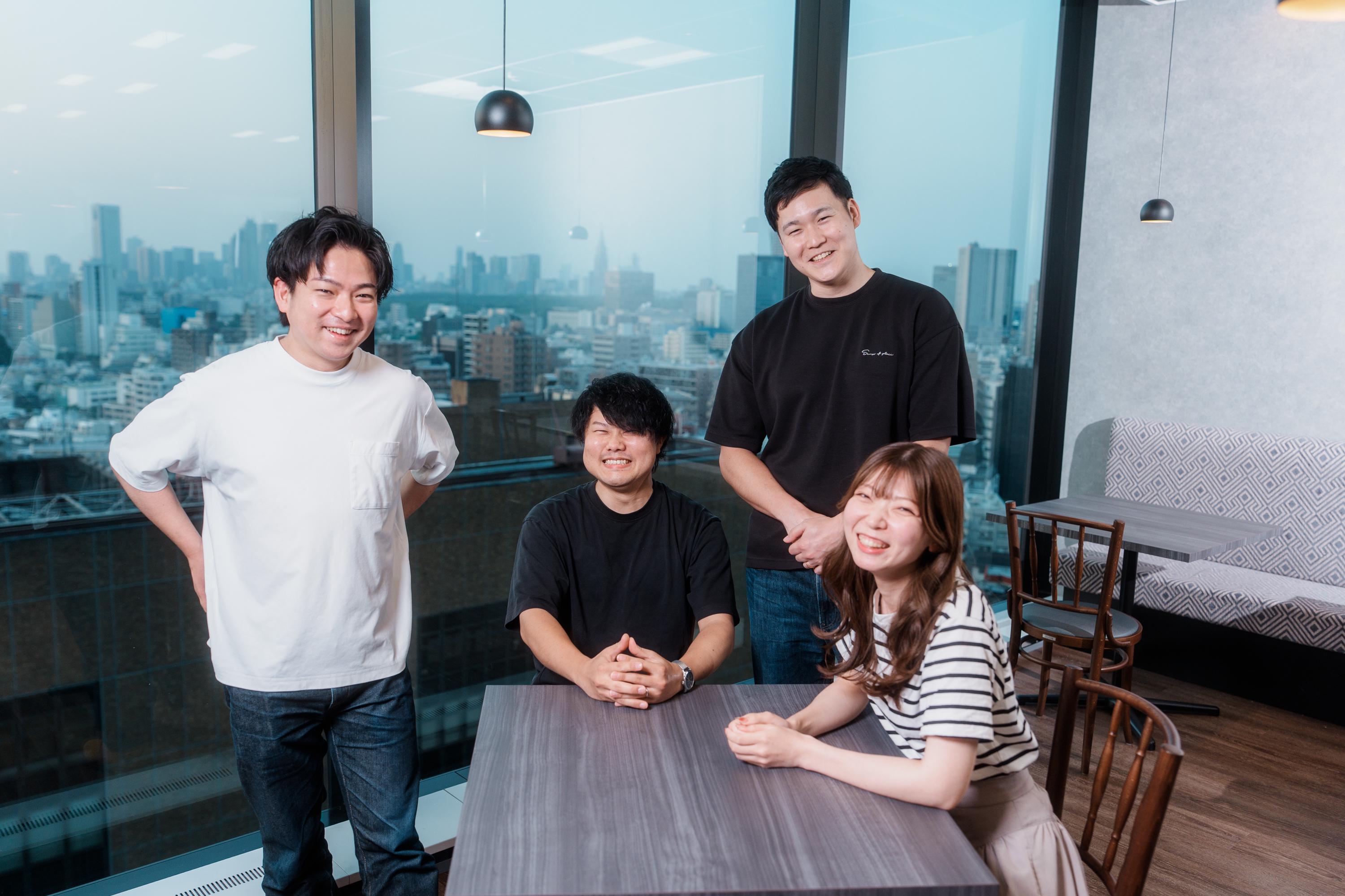 100％自社内勤務で醸成された社風は、風通しが良く、社歴や年齢に関係なく意見を言いやすいフラットな関係性が特徴です。上司や同僚との距離も近く、アイデアや改善提案を気兼ねなく伝えられる環境が整っており、一人ひとりが主体的に働きやすい雰囲気です。