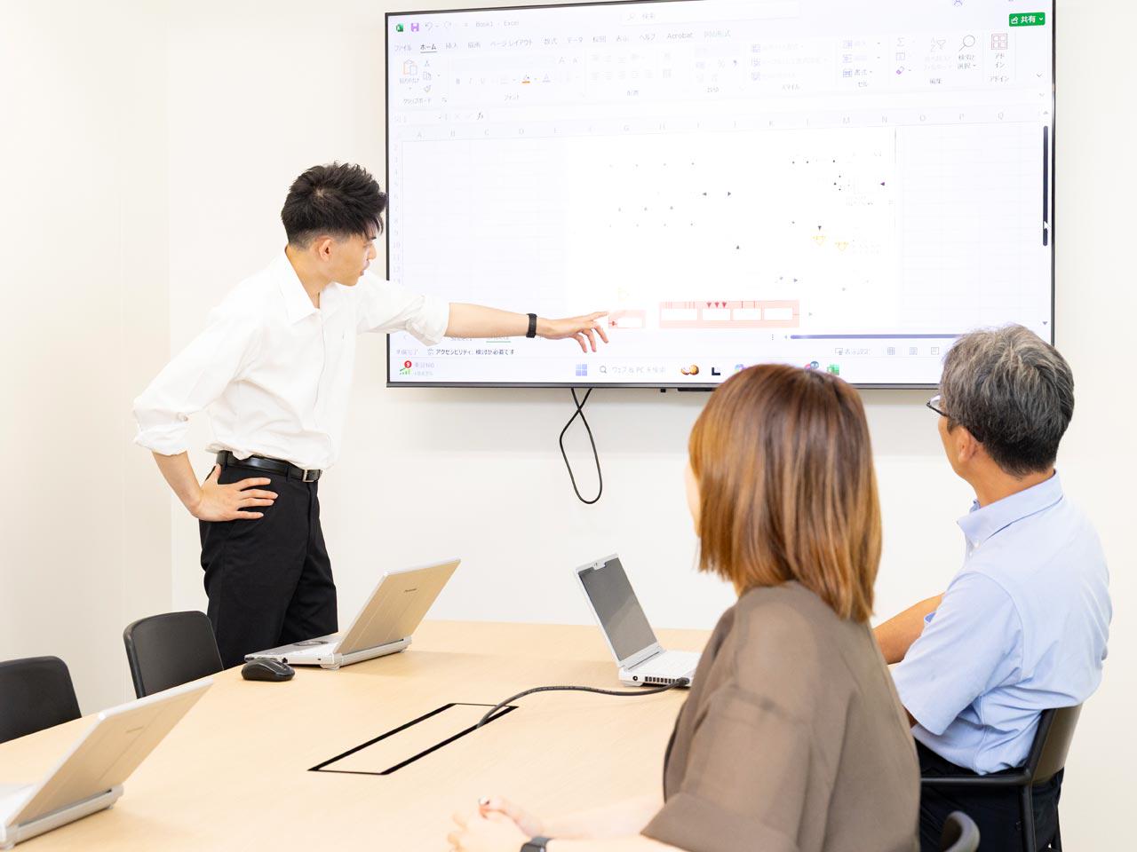 現在は電子部品販売、モノづくり受託、購買代行、精密板金加工、IoTルーター、LCD・BOARD等、幅広い事業を展開し、ハード・ソフト両面から最適なソリューションを提供。