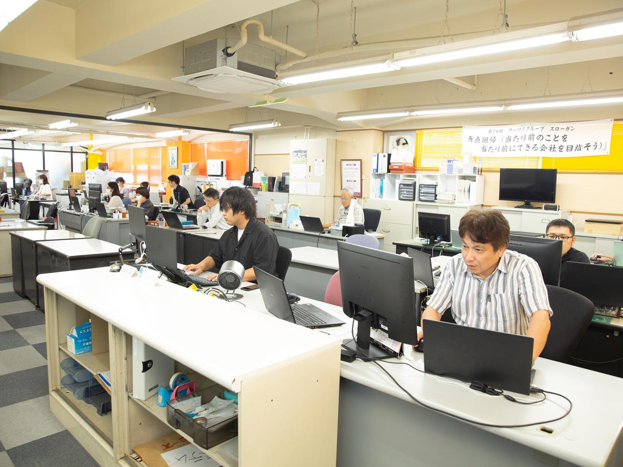 登録申請業務のデジタル化にも、業界に先駆けて取り組んできた同社。業界全体の発展をも視野に開発体制の強化に取り組む。