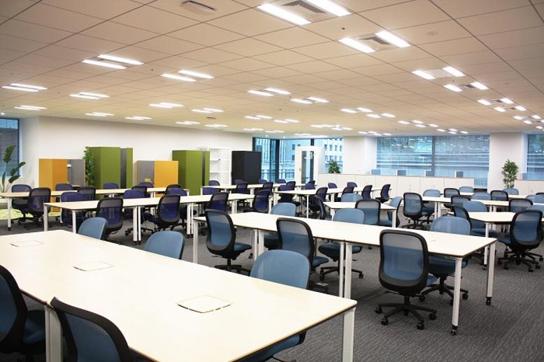 席はフリーアドレス制！