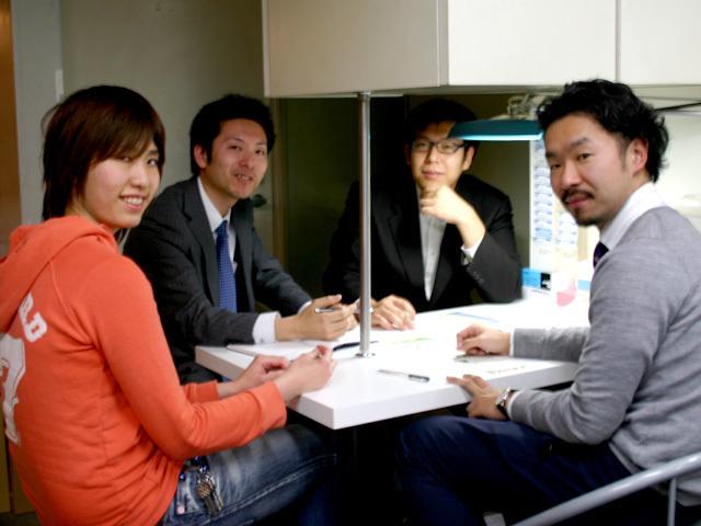 WEBチームと営業担当の綿密な打ち合わせ　