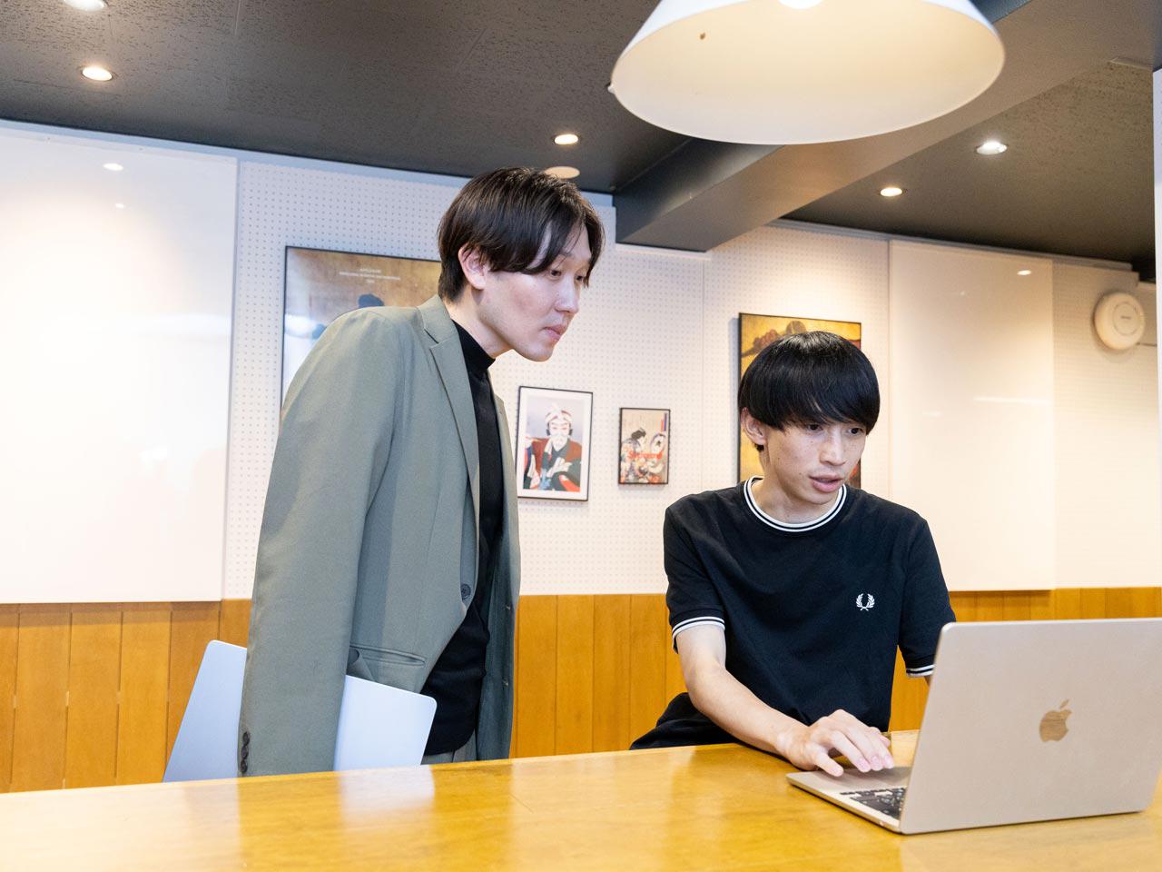 案件選択制やガラス張りの評価制度、プロのアドバイザーによるキャリア相談窓口など、エンジニアファーストの制度環境面を整備。