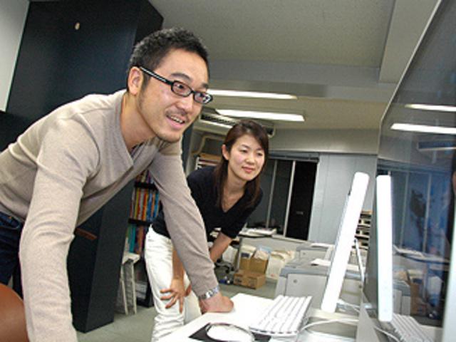 DTP制作部は総勢8名　全員でサポートします