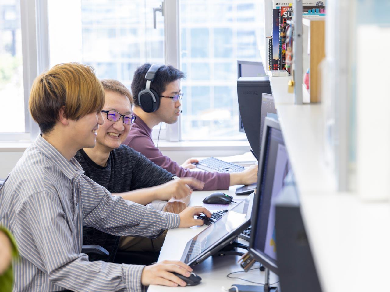 MVやTV番組の映像制作を皮切りに、2006年には『ウサビッチ』、2009年には『やんやんマチコ』、2017年には『イナズマデリバリー』等、独自の世界観を持つオリジナル作品を発表。