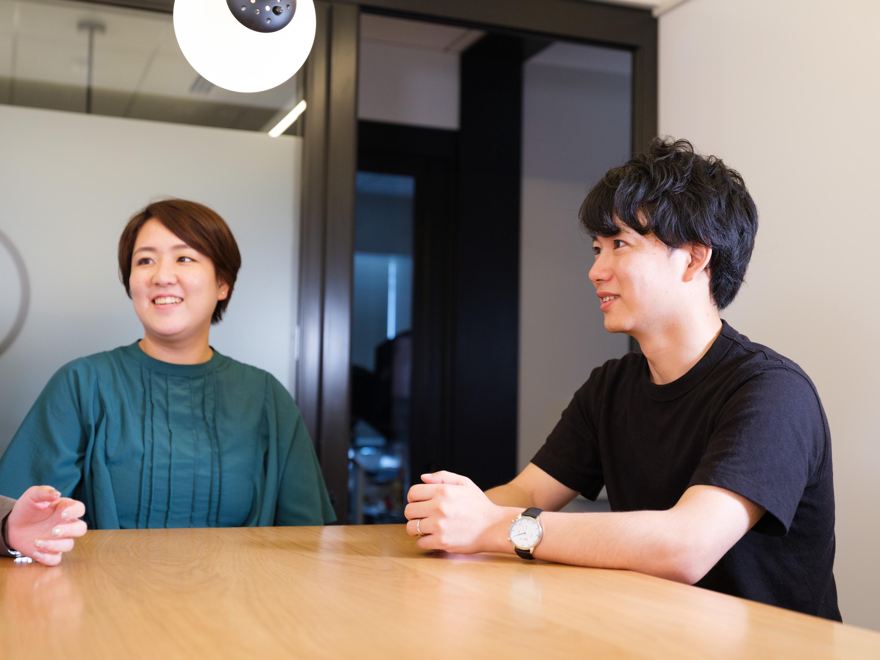 あしたのチームがこだわる社員の働き方。その一つが、フルリモートを活用した柔軟なワークスタイルの導入。同社では、出社するかしないかは、メンバーの自由に任せられています。