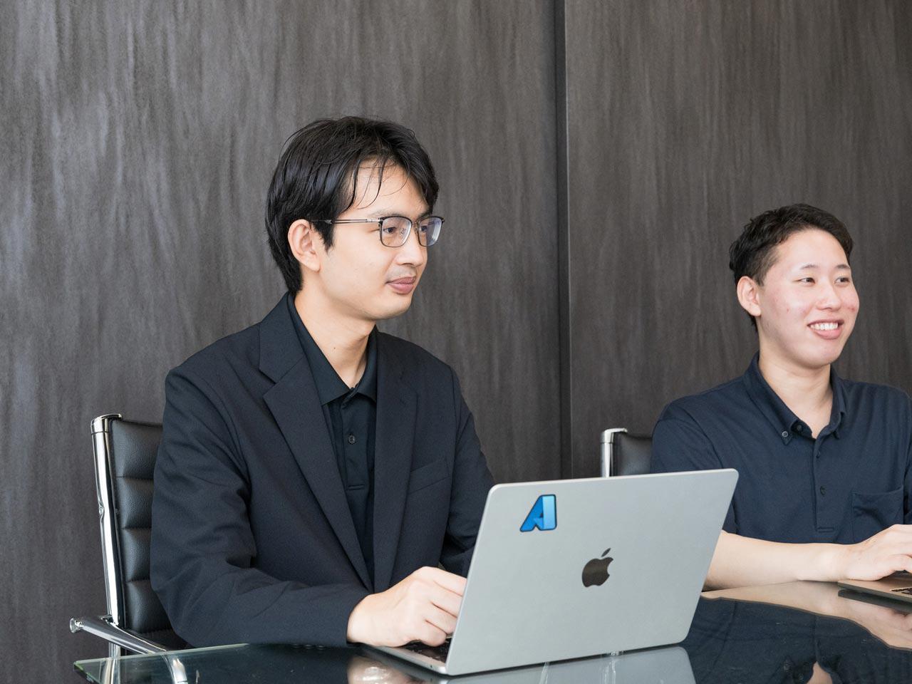 企業との共同開発を通じたAIの社会実装だけでなく、独創的なアイデアを形にする自社サービスの開発も並行して進めている。