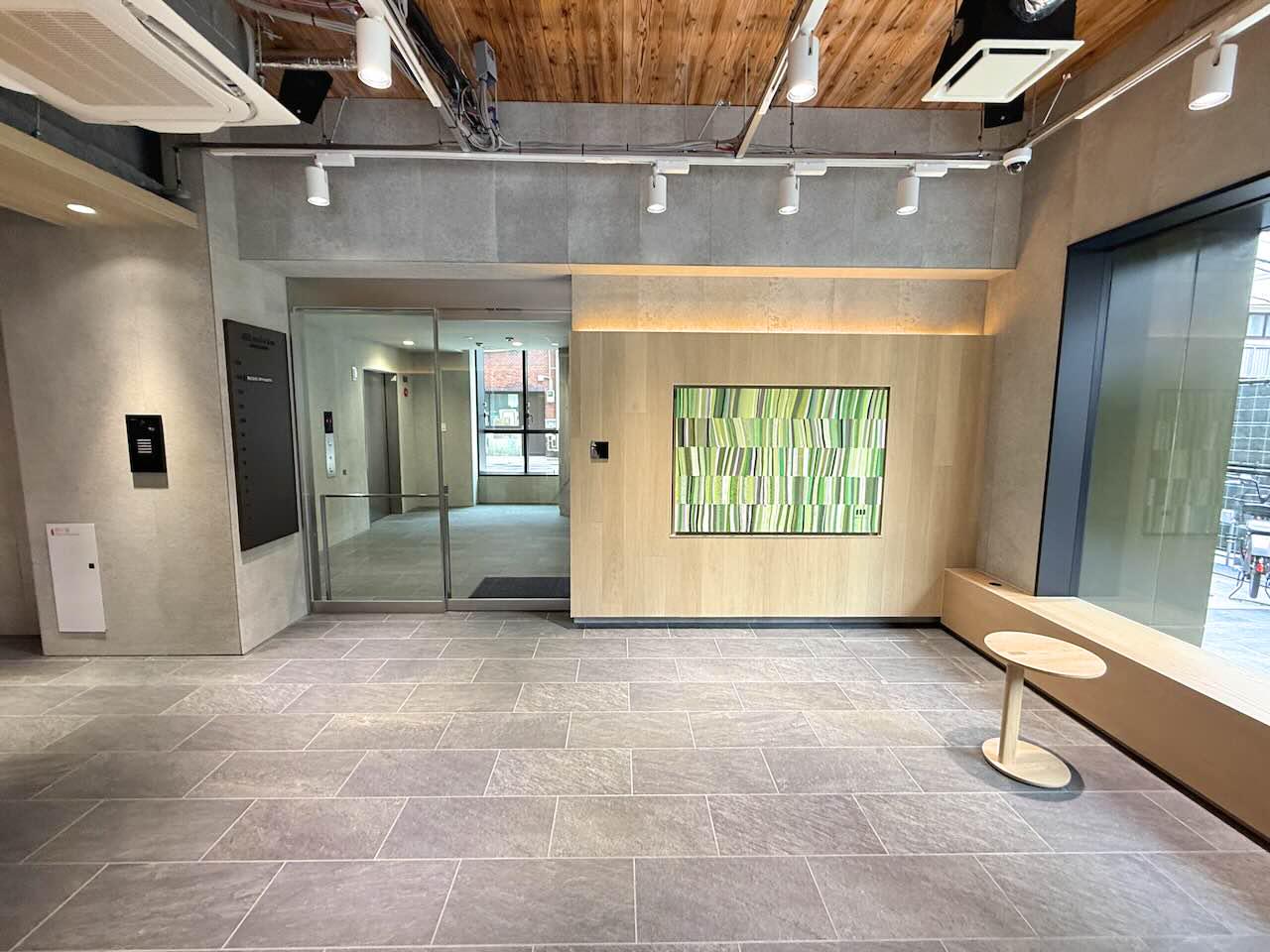 コンパクトなデザイン性の高いオフィス。