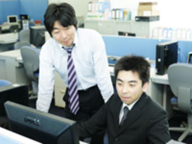 社員同士の距離が近く、相談し合うシーンも良く見かけます。