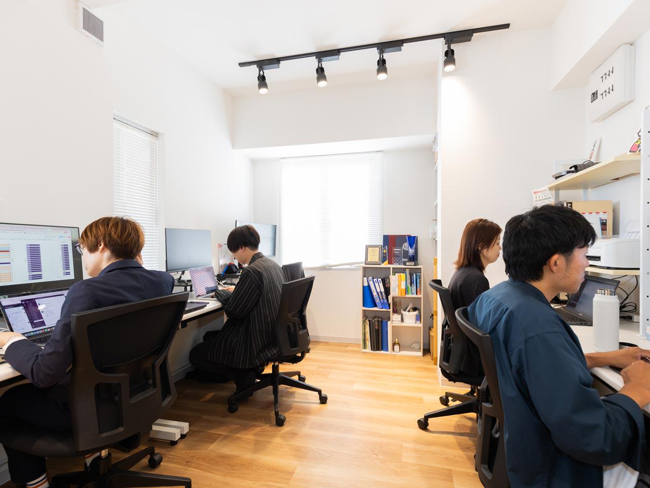 バックグラウンドの確かさと事業の将来性から、直近では「Forbes JAPAN」の世界を変える次世代インパクトスタートアップ30社に選出されるなど各方面から注目を集めている。