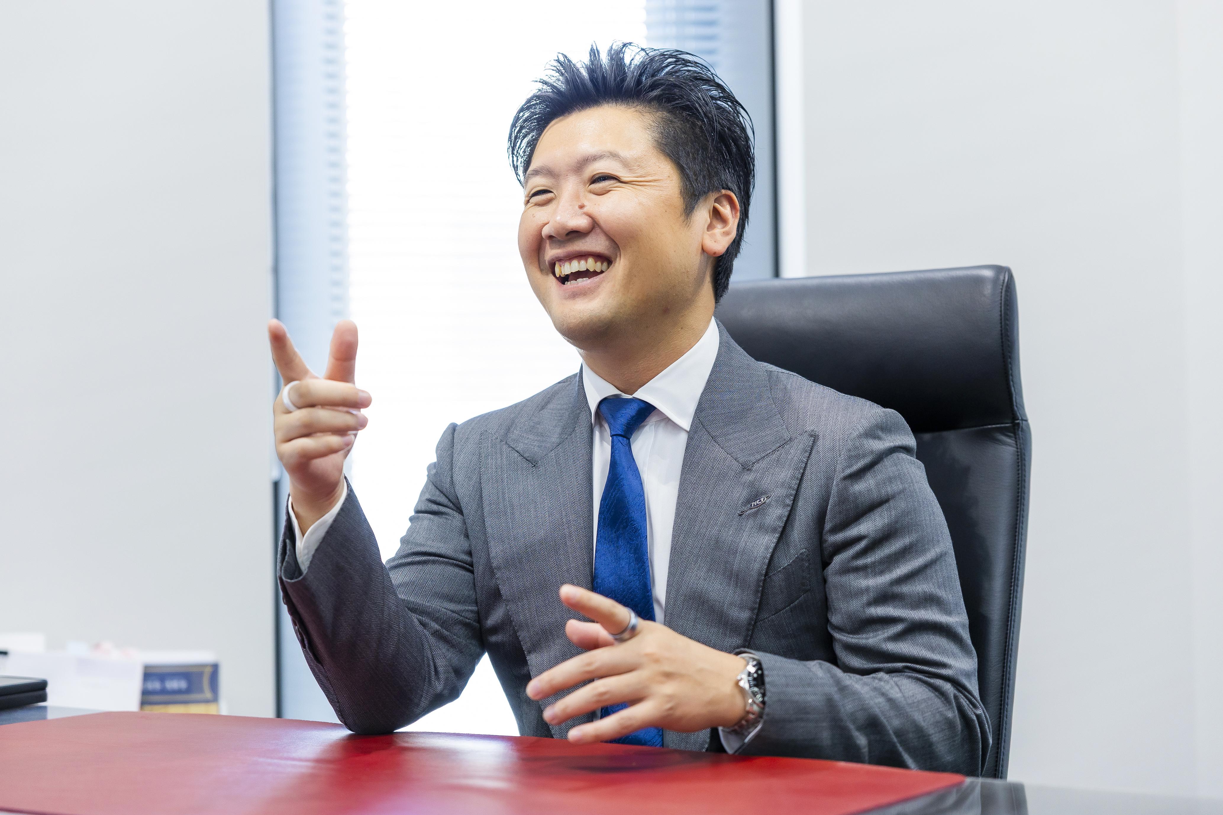 代表の山里社長