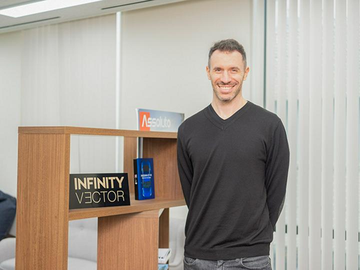 INFINITY VECTOR合同会社のインタビュー写真