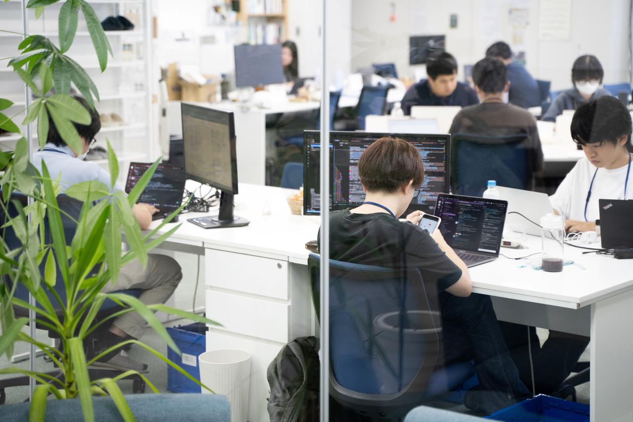 主にアプリケーション受託開発をおこなっている会社だが、マイコン、センサー、アプリなど、ソフト、ハードの区別なく取り扱っているのが特徴。