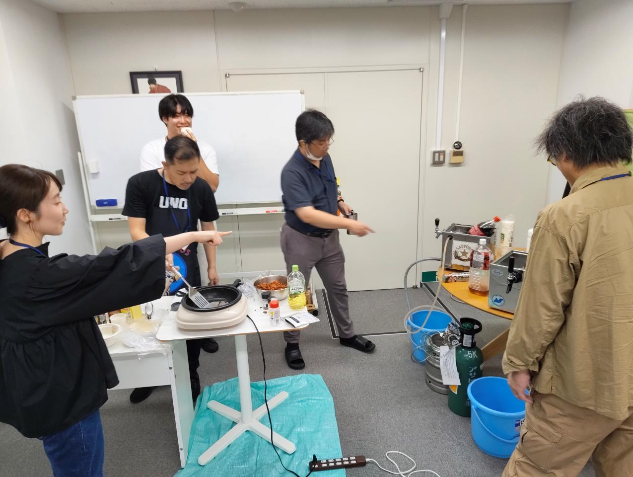 服装自由、月間残業5時間未満でバランスの取れた働き方が可能です。
仕事とプライベートを両立しながら働けます。