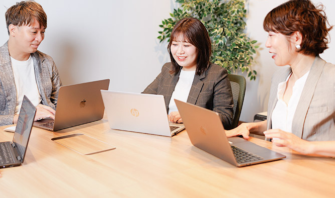 オペレーティングのみで完了させるだけの仕事をこなすのではなく、メンバー一人ひとりが自分の専門分野において新しさや面白さなど「何かをプラスする」ことを真剣に考えているという。