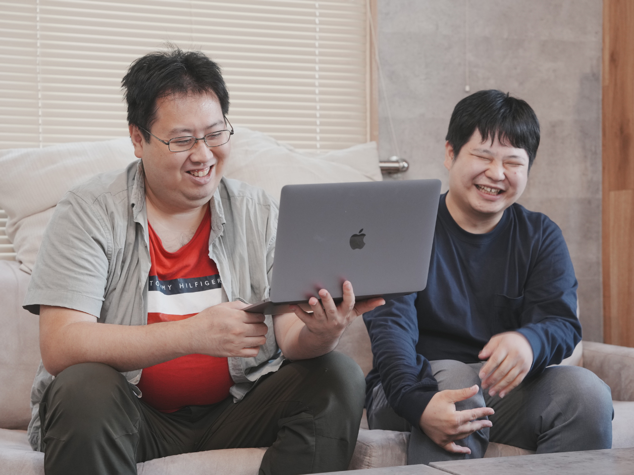 「仲間と気軽に話したい！」

そんな社員の声から、オンライン上の“放課後クラブ”『ルクシティ』が始まりました！コンセプトは「いるだけでいい」。仕事や雑談、ゲームもOKな自由な空間です。社員がいつでも立ち寄ってホッと一息つける、そんな温かい「第三の居場所」づくりに取り組んでいます。