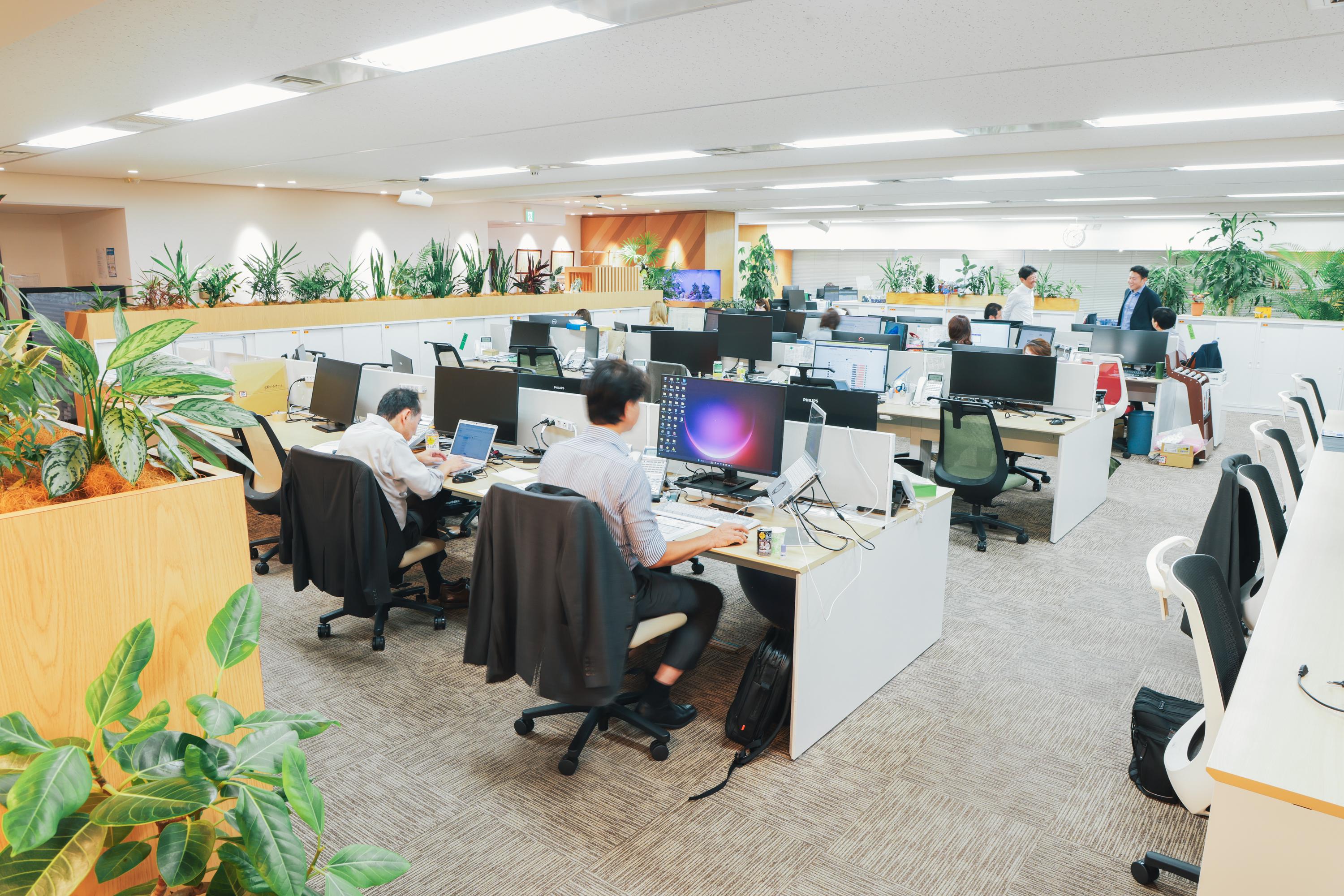 事業内容：半導体・電子部品専門商社によるモノづくり支援とソリューション提供