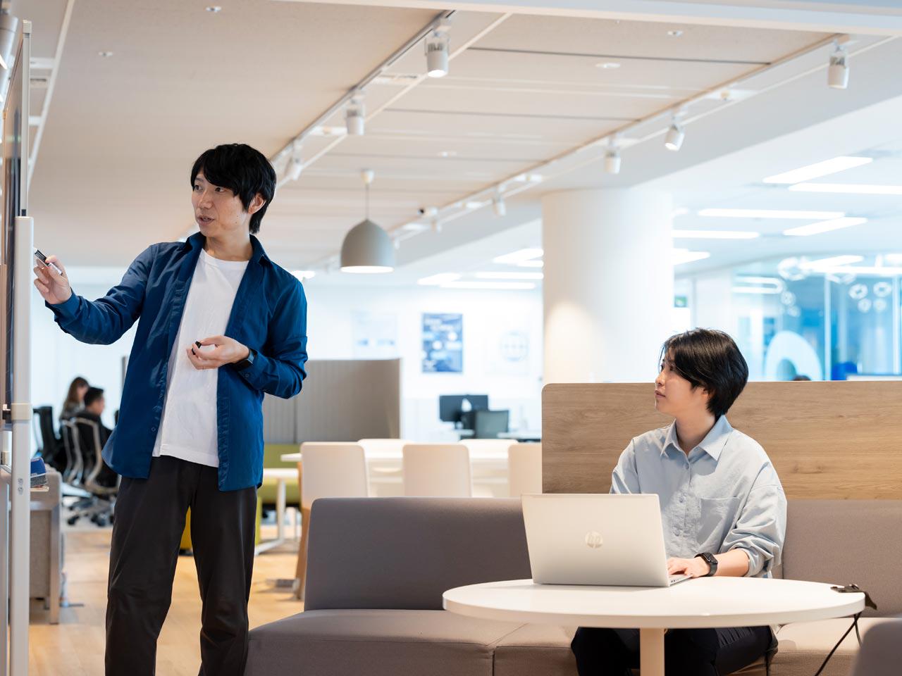 “エンジニアファースト”の姿勢を軸に、社員一人ひとりのキャリアに真摯に向き合う文化が息づいている。