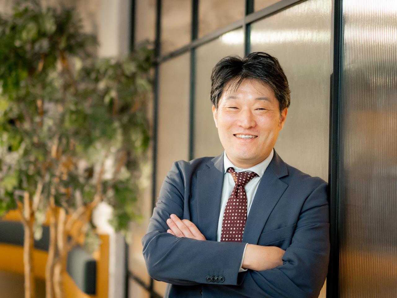 同社では、IT戦略の策定からシステム導入、運用保守まで一貫して付き添うITパートナー、あるいは現場で働く従業員の声を大切にした業務DXを支援する助っ人として、成果にコミットしたコンサルテーションを提供する。