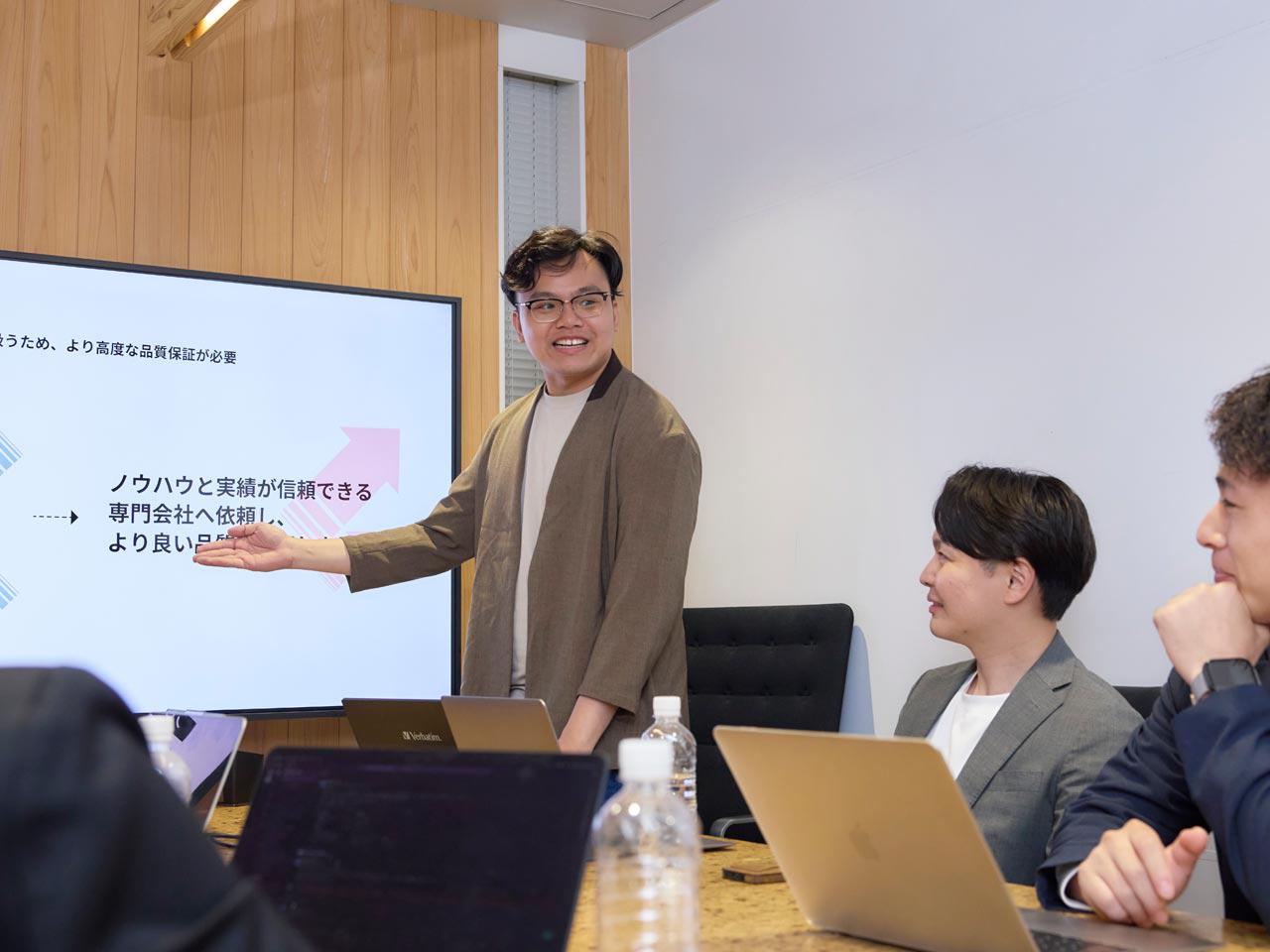 大手企業出身者が集まり、知識量と提案力を誇るためだ。2022年の設立から右肩上がりに成長し（2025年10月現在）、メンバーも続々と増えている。今後はAI関連の事業も本格化させる。