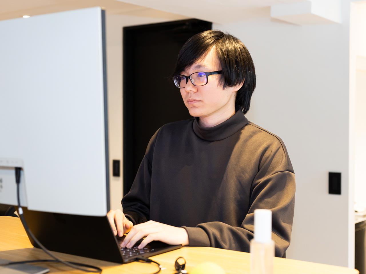 「成果報酬型広告」に特化したスキルを共有するべく、若手のビジネスパーソンを集め、Web広告のスキルを磨き、自らの人生に成功の刻印を押すべく、互いに高め合う環境の構築を進めている。