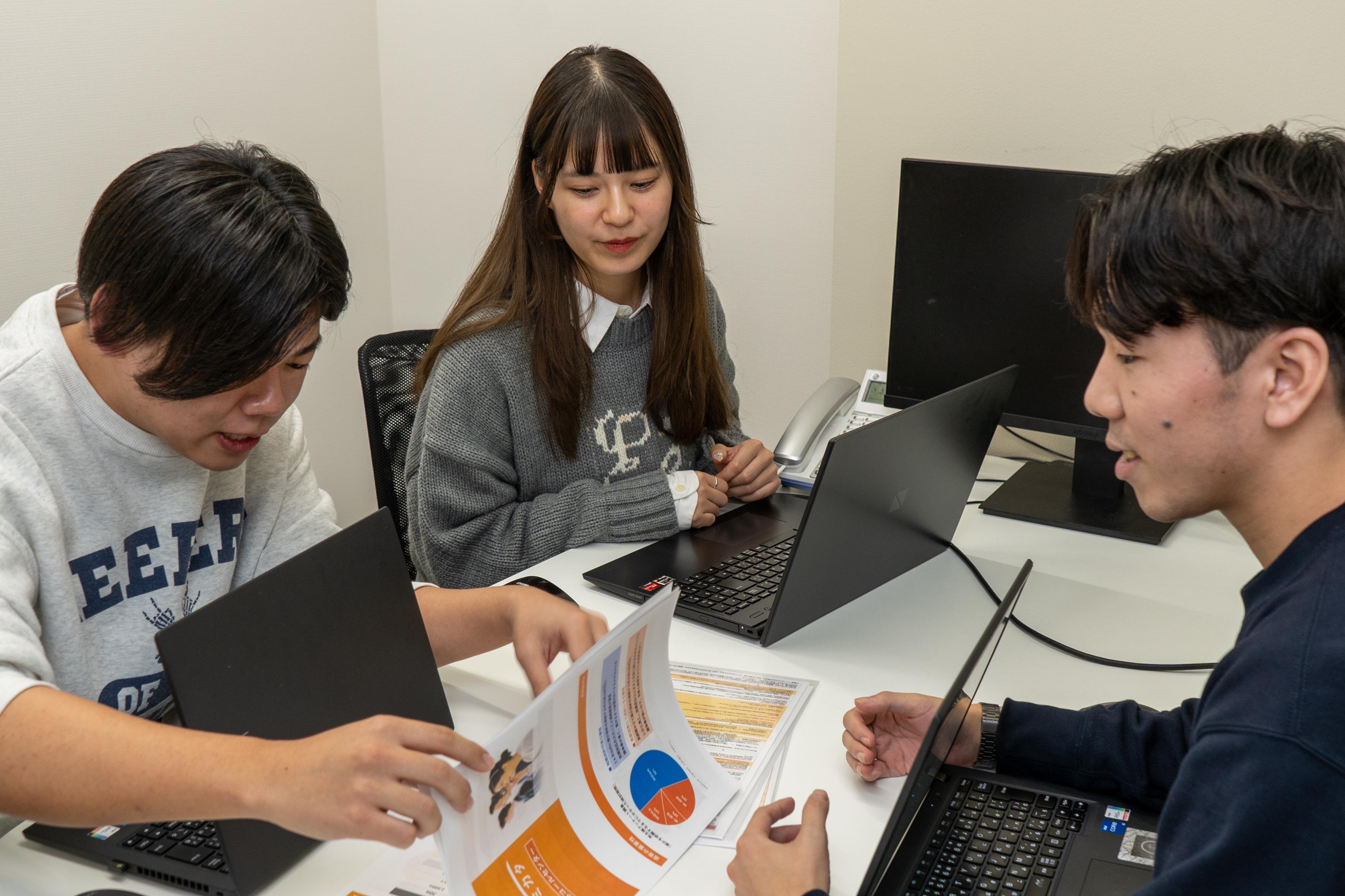 また、チャレンジできることがとても多い環境ゆえ、仕事を楽しみたい人にマッチする。