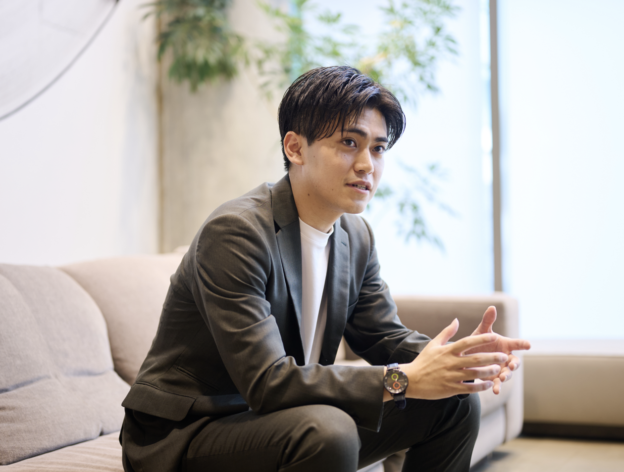 企業の経営層と対峙して、経営・事業課題の抽出～特定、解決手法の提示、その後の進捗管理までを行います。