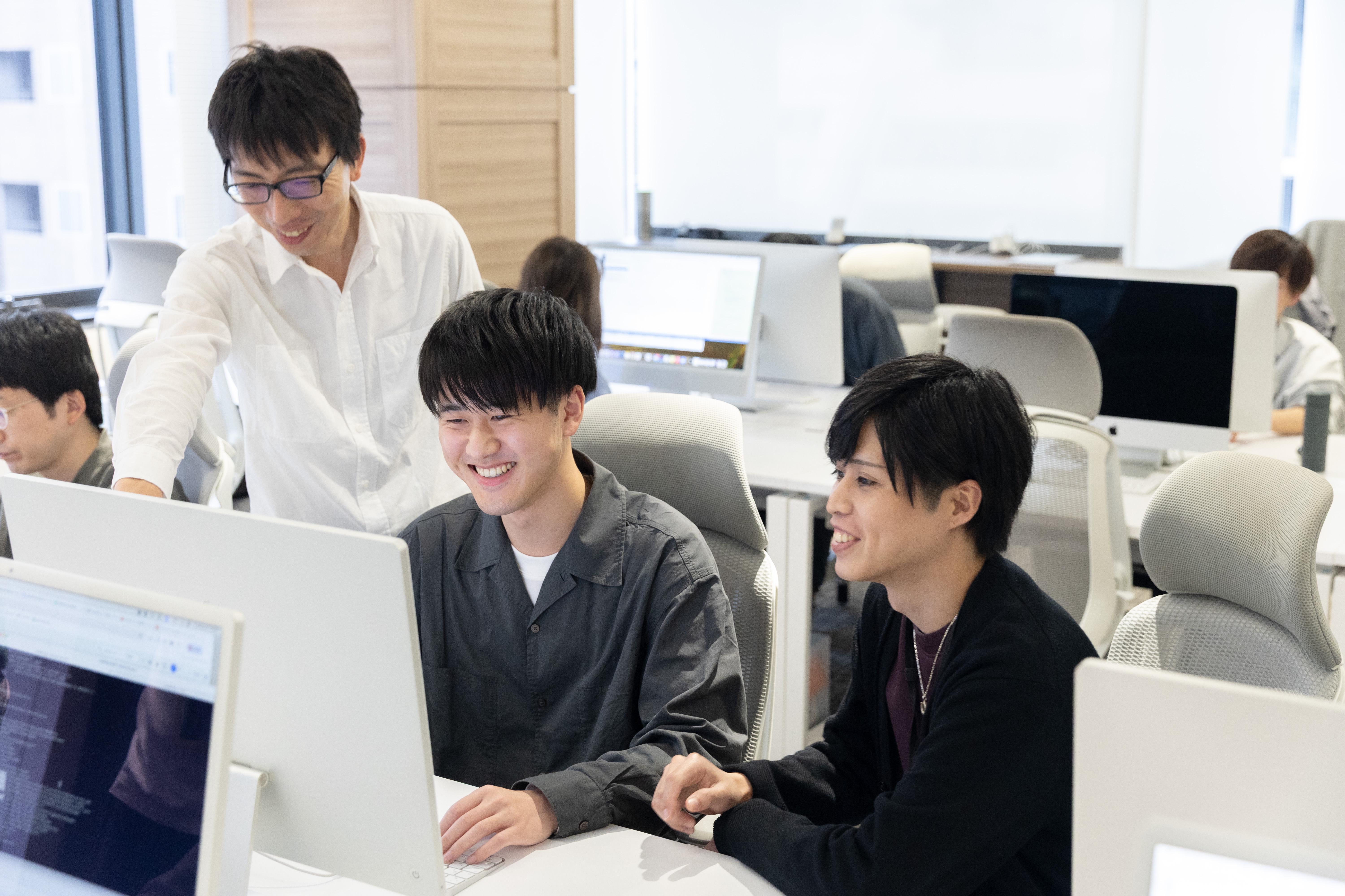 20代〜40代と幅広い年齢層の社員が活躍しており、IT業界未経験の社員の方が多く在籍しております。
なので異業種からの転職も大歓迎です！