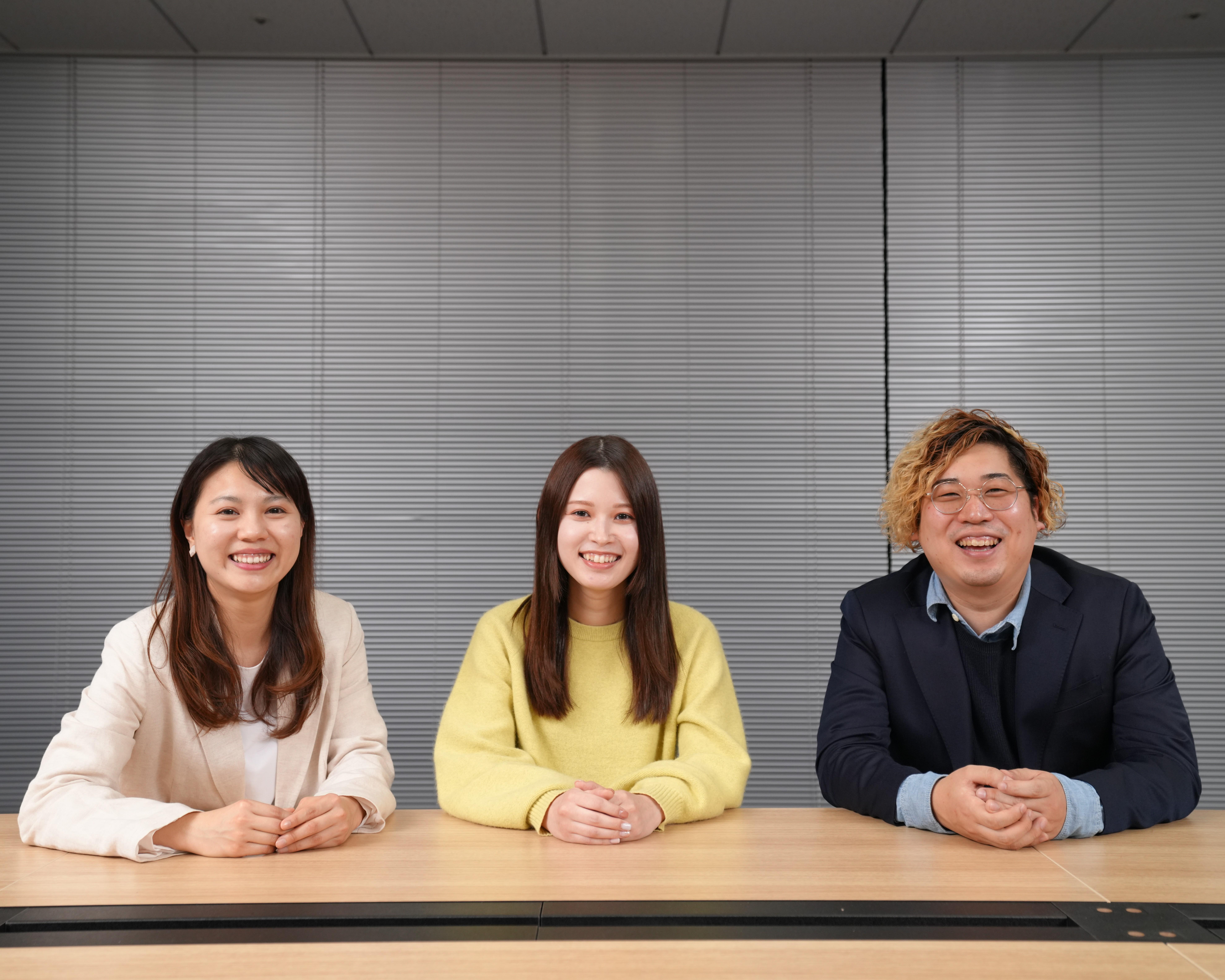 「互いを尊重しあう」という社風が根付いており、年齢や立場の壁を感じさせず、社員同士のやり取りもスムーズで安心感があります。誰もが意見を伝えやすく、相談しやすい環境が整っており、風通しの良さが日々の業務にも反映されています。