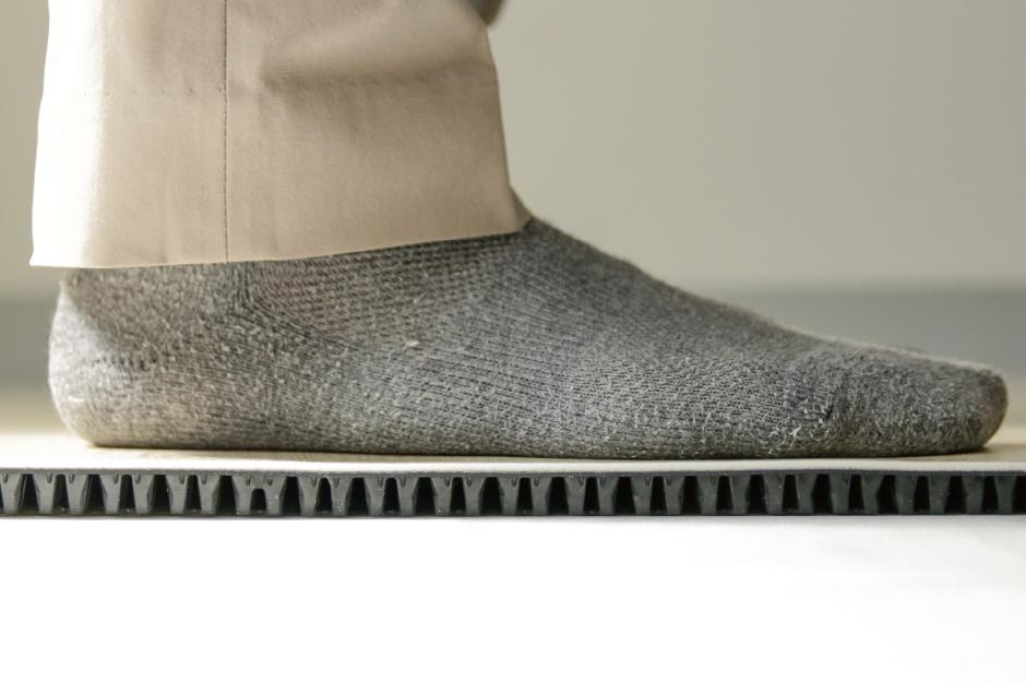 事業内容：歩行時は硬く、転んだときはやわらかく衝撃を吸収する床「ころやわ」の開発・製造販売