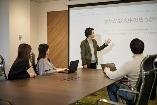 募集している求人：アソシエイトプロジェクトマネージャー【リモート・フレックスOK｜年間休日125日以上｜服装自由｜30～50代活躍｜AI駆動開発】