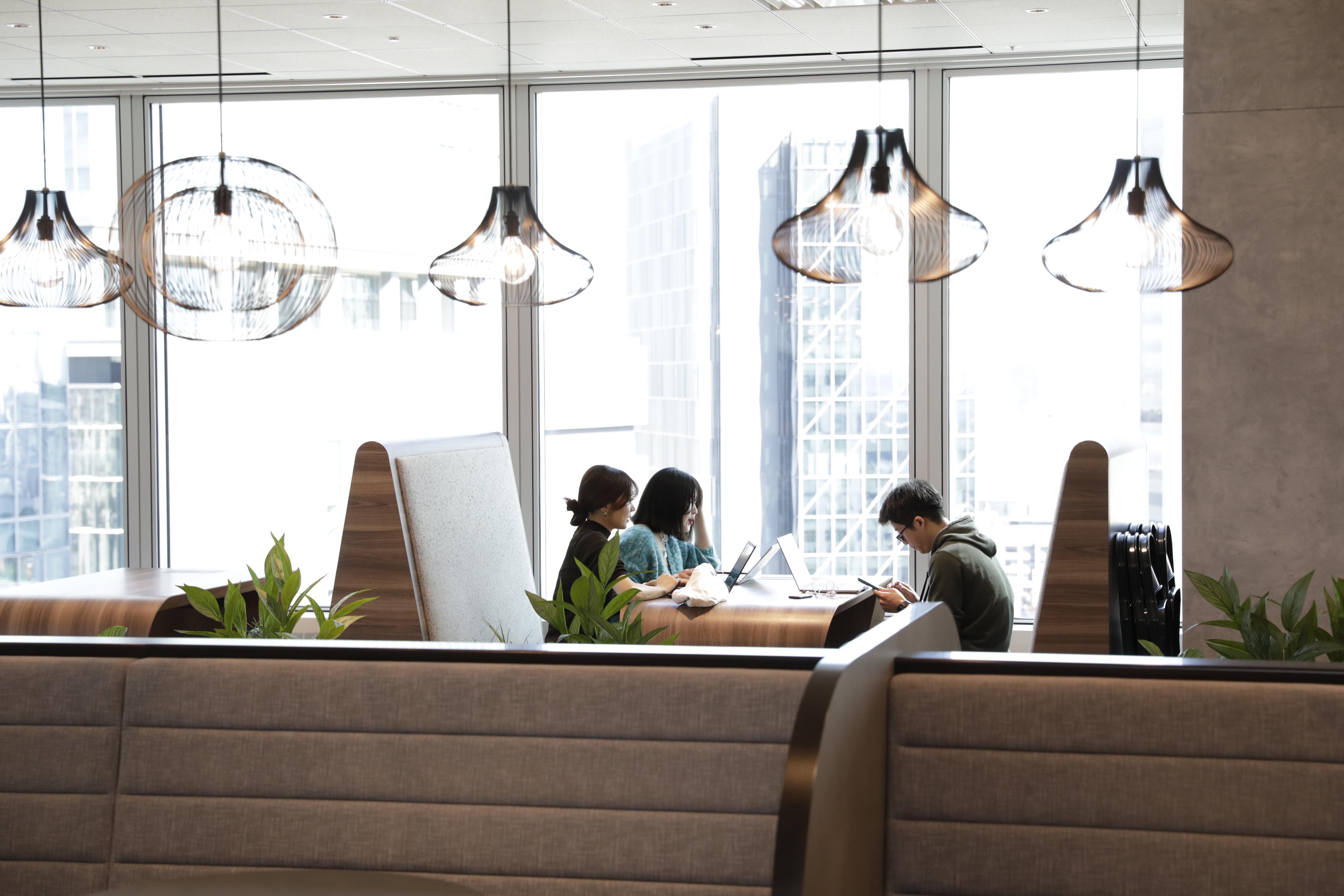 事業内容：WALL型広告配信サービス「AD.TRACK WALL（通称AD WALL）」