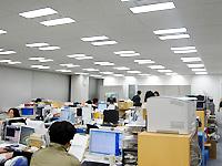 オフィスは東京ドームの並び、駅から徒歩5分。