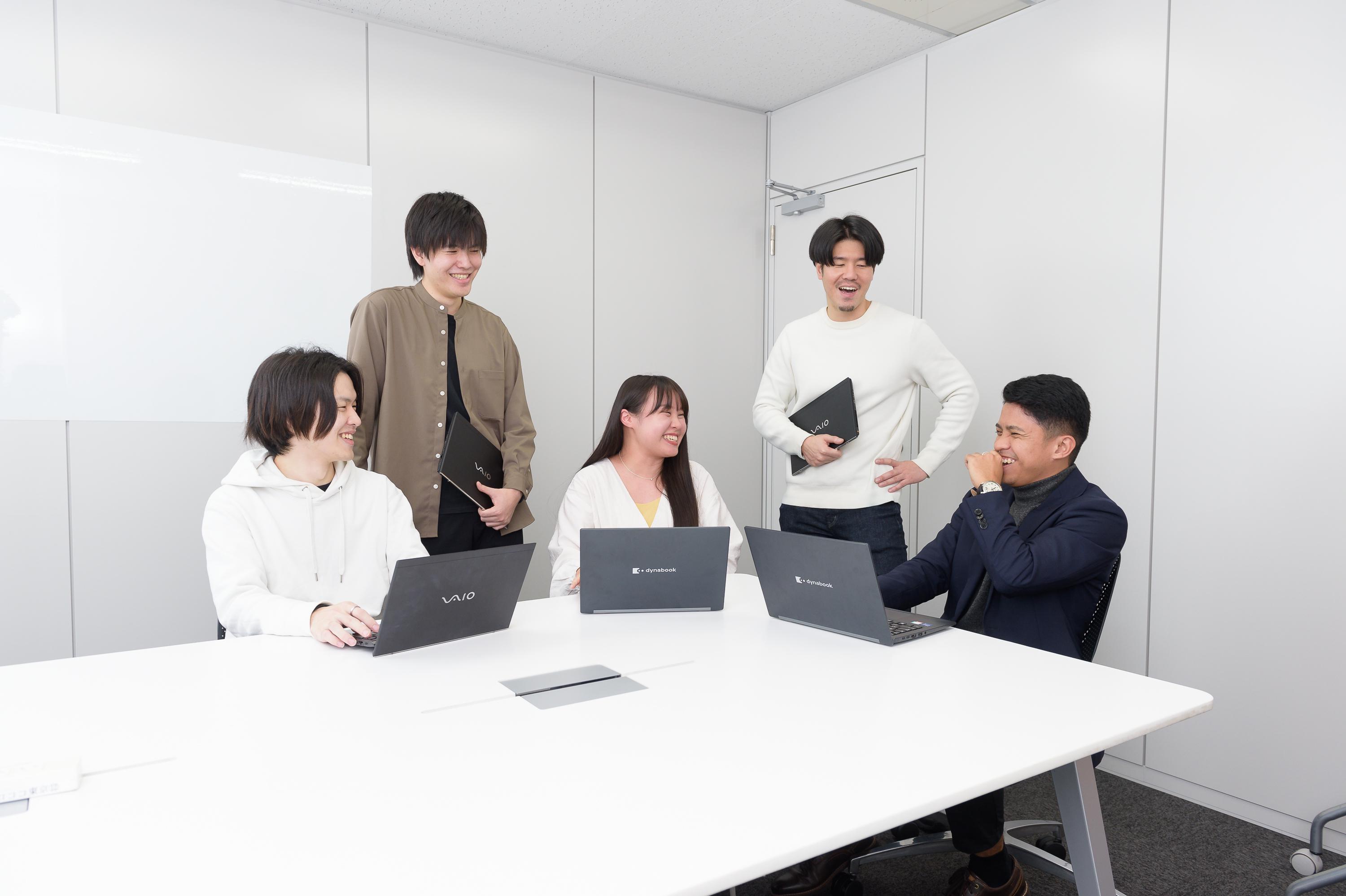 新たなことへのチャレンジには前向きな社風の同社。社内プレゼンで表彰されると報奨金が出る制度も用意している。