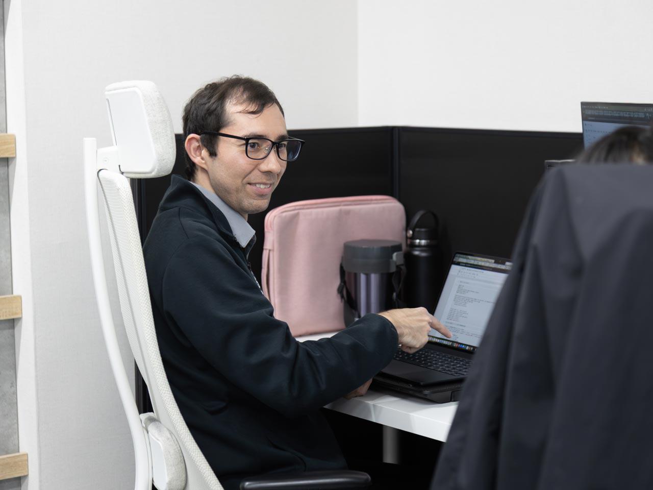 同社は、その技術力やクリエイティビティを背景に大手製造業や国立大学等と直取引をし、厚い信頼を獲得してきた。