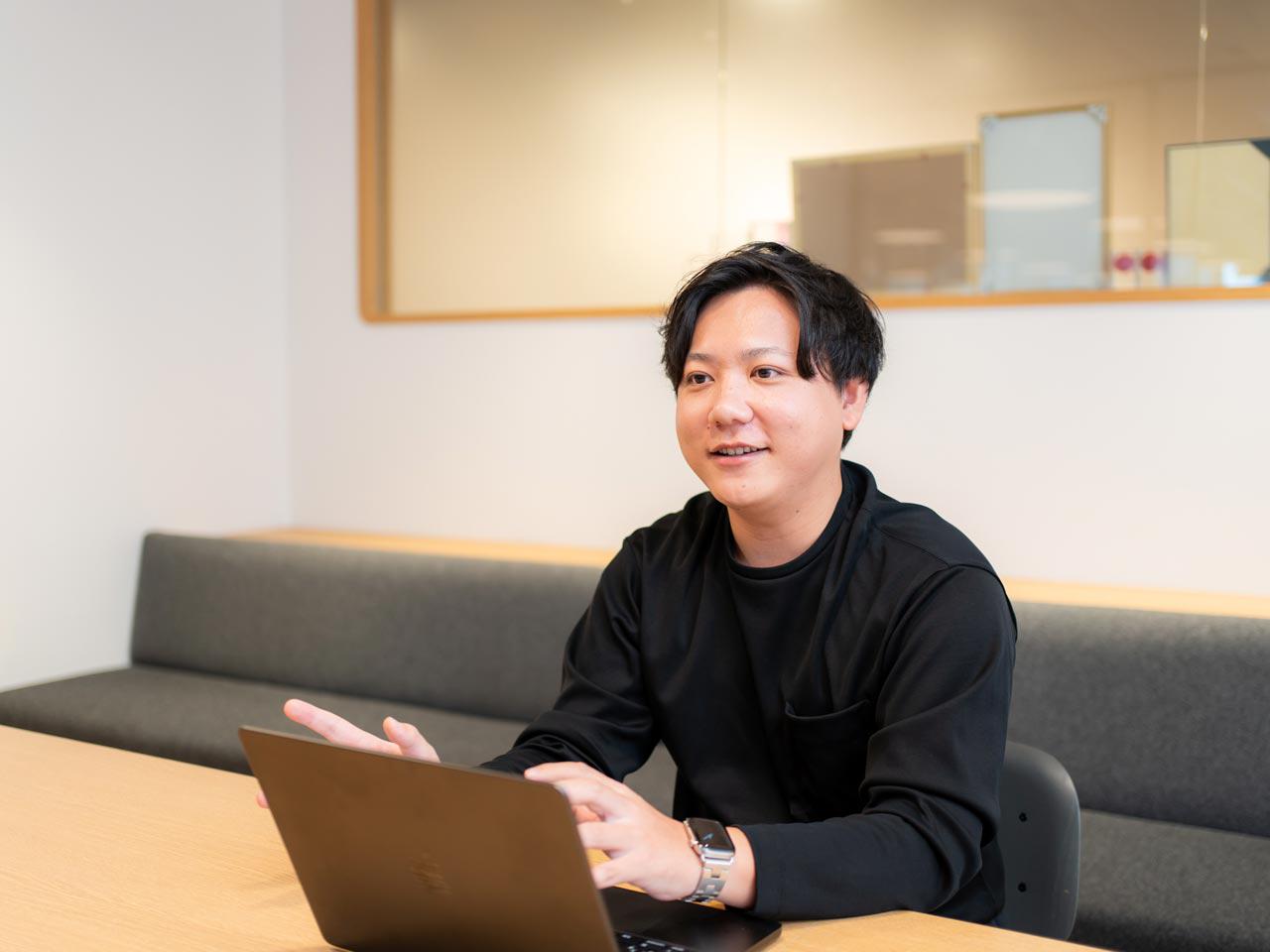 同社で働くメンバーは、みんなプロダクト愛が強いのが特色。創業メンバーが全員エンジニアということもあって、エンジニアドリブンの会社だ。