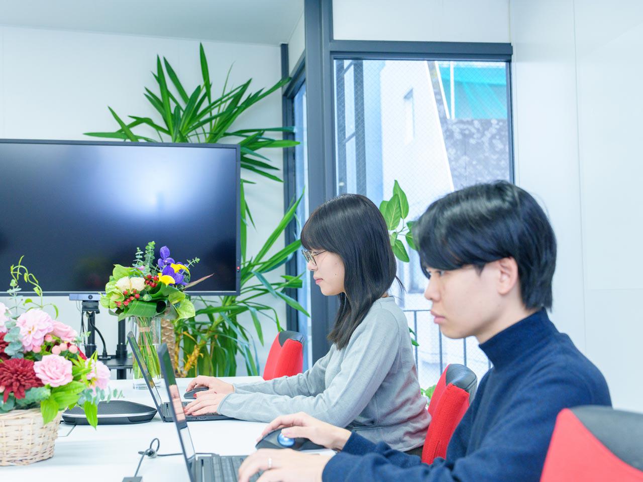 同社のECサイトの特徴は、「ものを売る」ではなく「贈り主の想い」にフォーカスしていること。「花に人の想いを乗せて届ける」ことがサービスの本質であり、サイト制作・運営においても重視。