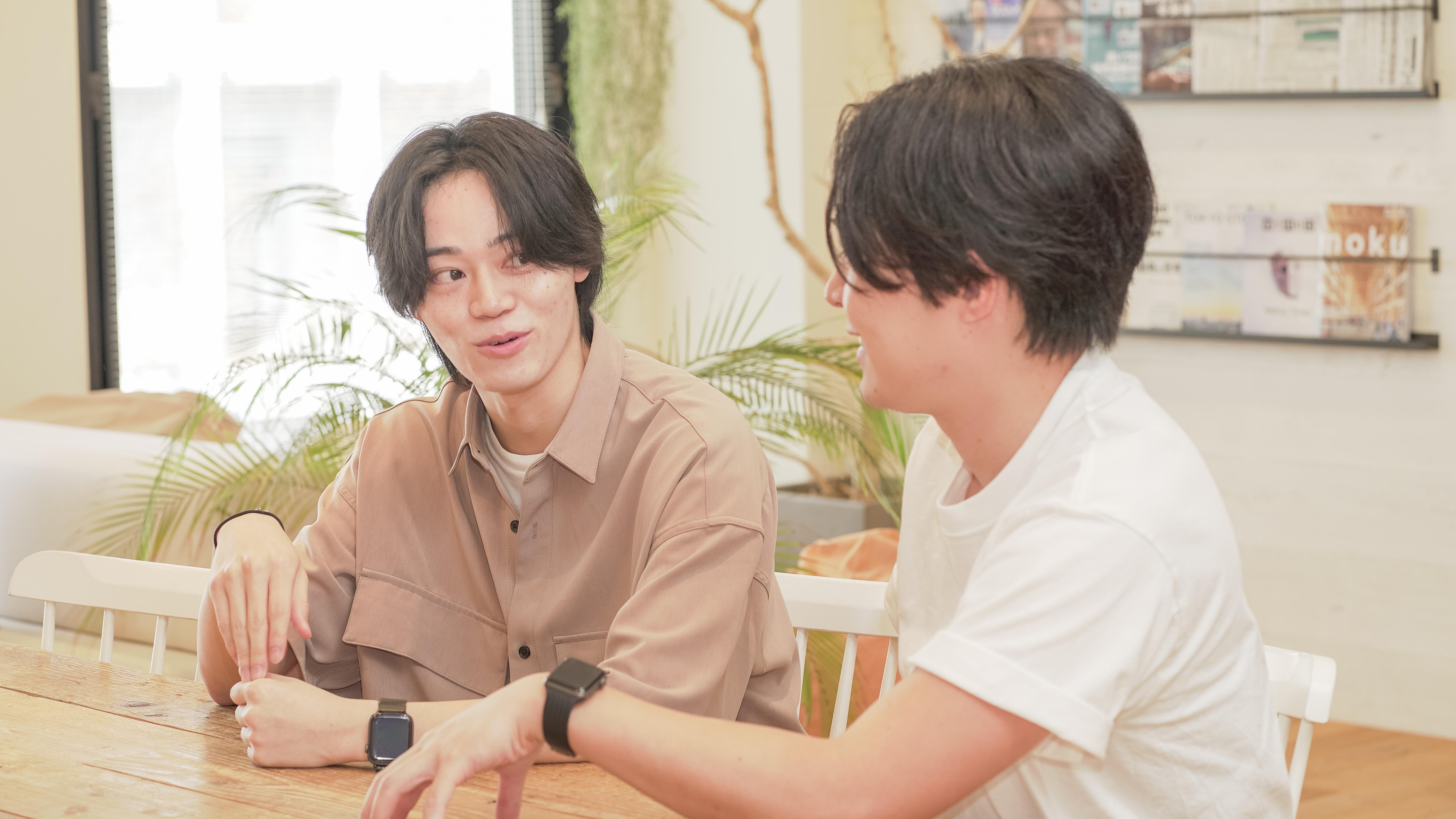 業界や職種も、多様なバックグラウンドを持つ20~30代がメインで在籍しています。チームが広い視野を持つからこそ、サービスのクオリティだけでなく、キャッチアップや対応の素早さに高い評価をいただいています。