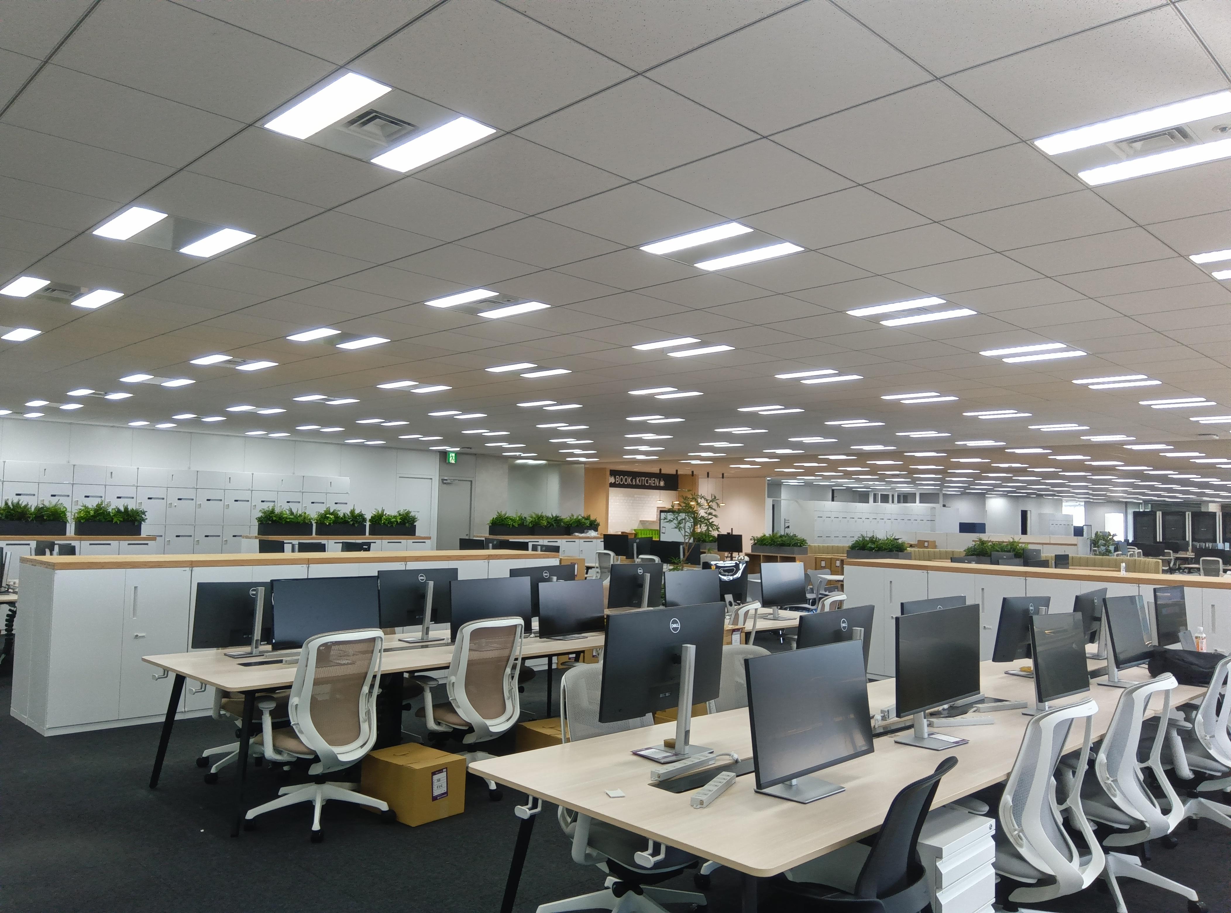 2025年10月より、汐留オフィスへと拡張移転を行ないました。さらに拡大していくチームに対応しながら、働きやすさを意識し広々としたスペースを確保しています！