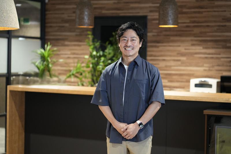 同社の設立は、2022年10月。創業者である金沢氏は、それまでSESや受託開発、プログラミングスクールの運営、フリーランス独立支援等でITエンジニアに特化したキャリアサポートを手掛けるベンチャーの役員として、営業や人事責任者を務めてきた。