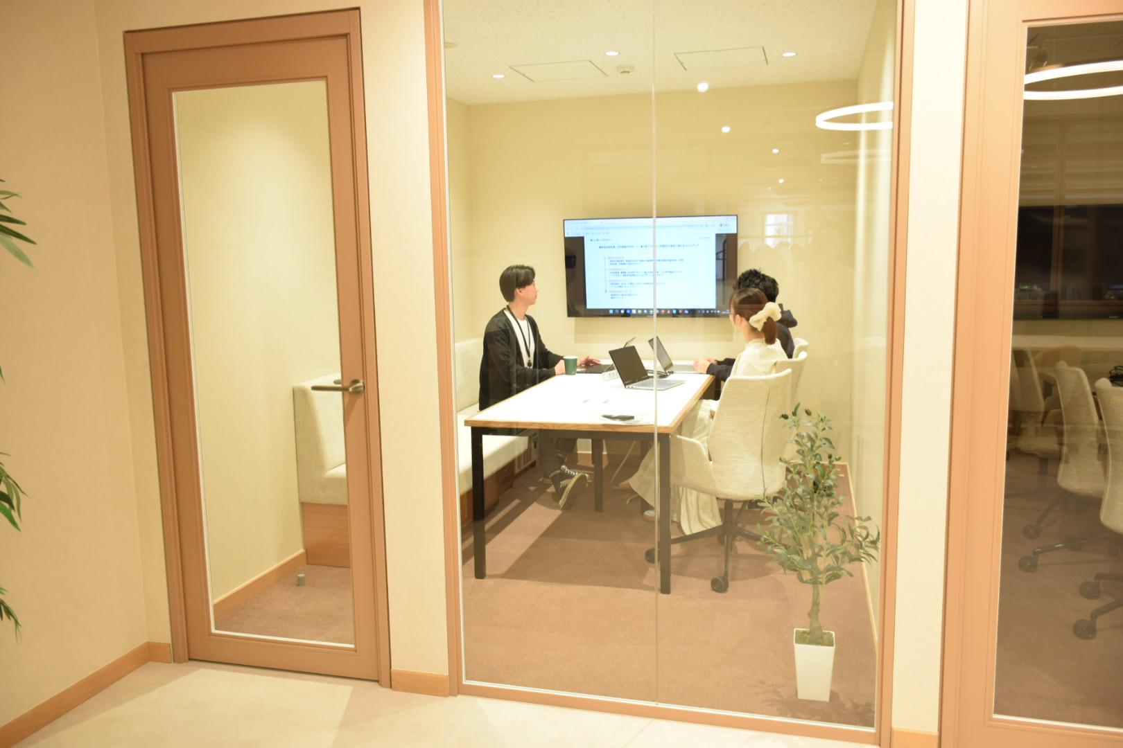 Valueである当事者意識、助け合い、本質の“3つのドリブン”を基軸とした組織風土づくりを行っている。