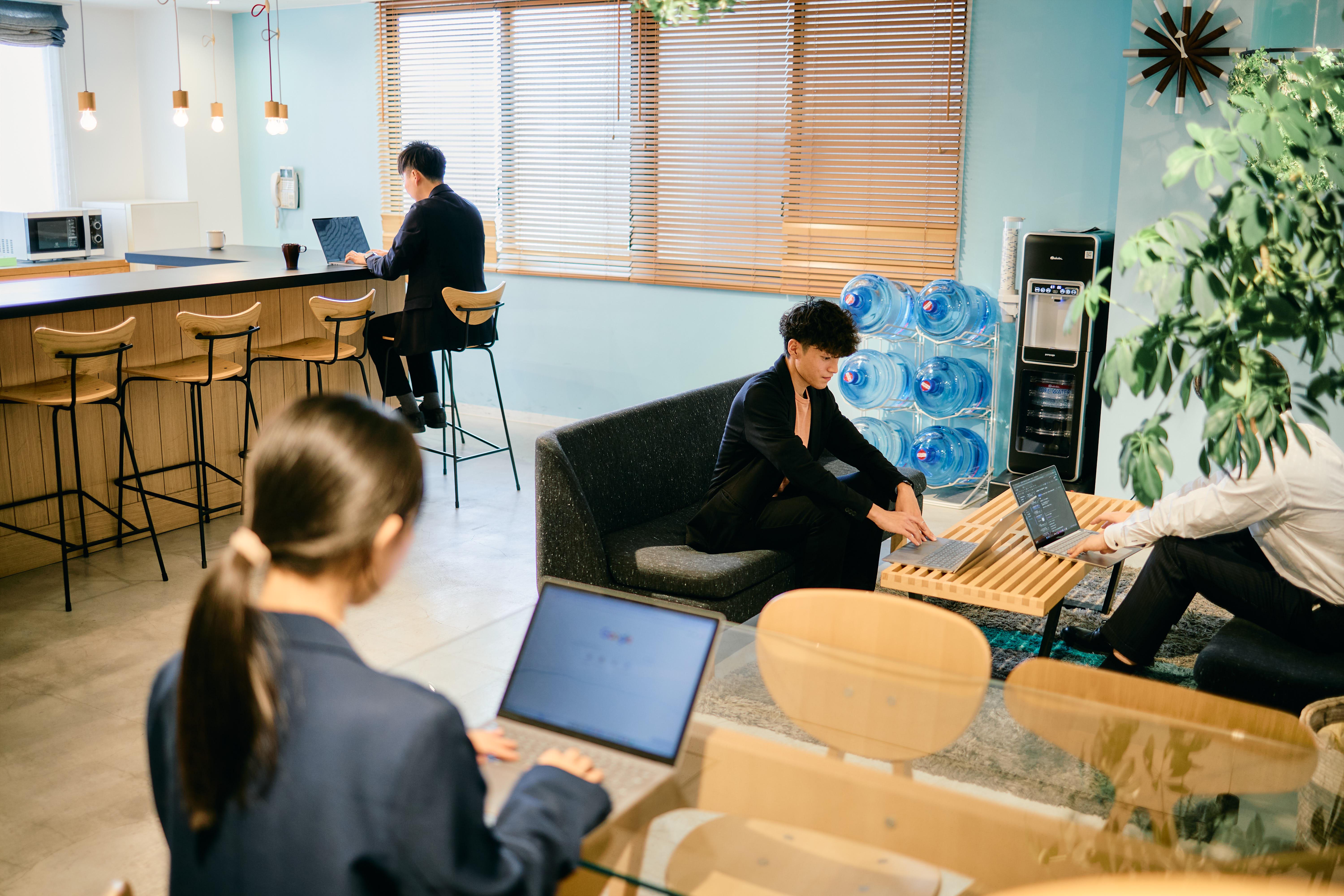 2018年のリブランディング後、電気通信工事からネットワーク、サーバーを含めたICT全般、オフィスの空間デザインへと事業を拡大しています。