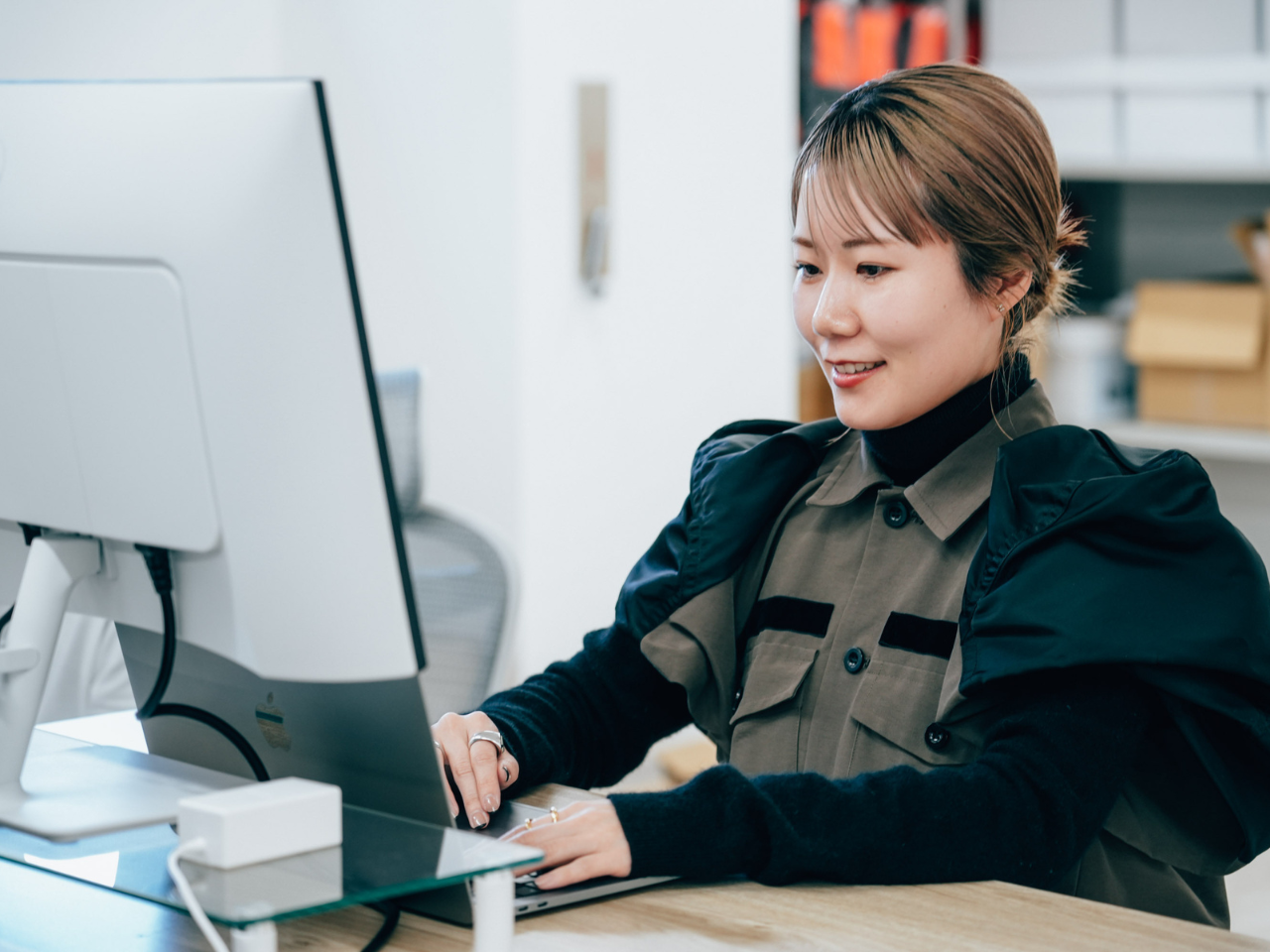 「肌の悩みに答えを」というコンセプトで、独自のドクターズコスメブランドも展開している。