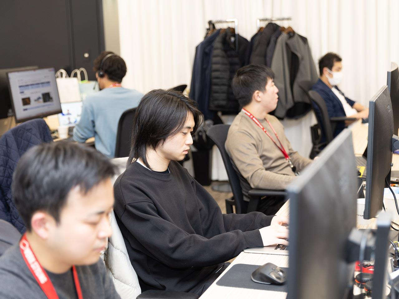 人流データ可視化ツール『GEOTRA Activity Data』は、多様なビッグデータとGPSデータを組み合わせ、同社独自のAIモデルによってプライバシーに配慮した「合成データ」を生成する点が大きな特徴である。