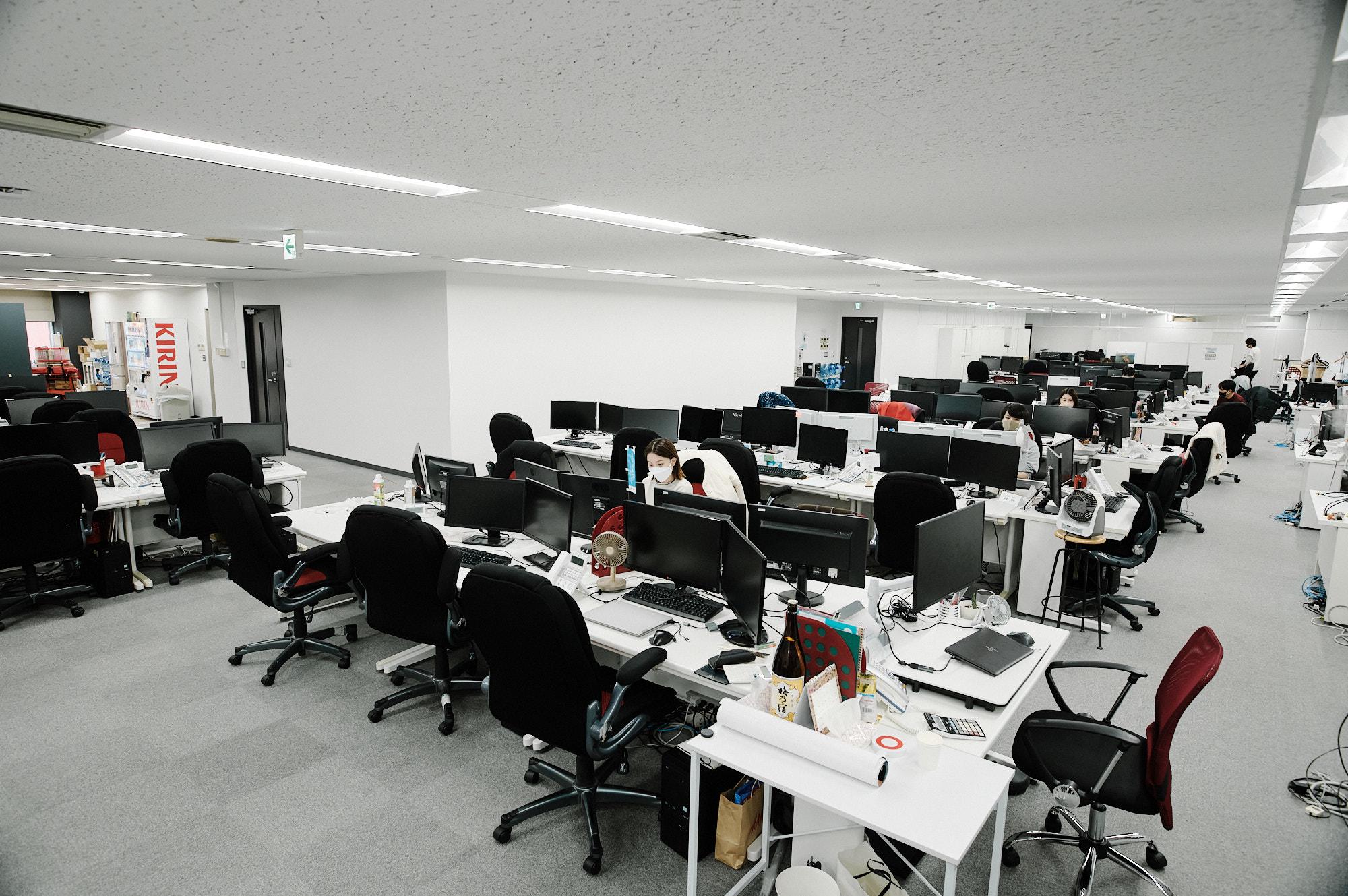 大阪本社、東京支社の2拠点に88名の従業員が働いている。