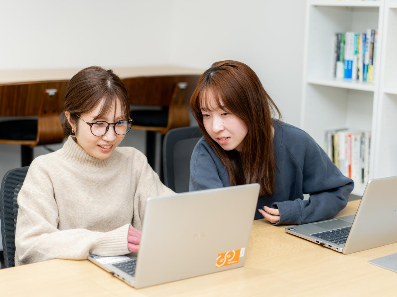 Web領域の経験を問わず、早期から大規模案件（月間予算1,000万円以上）にチャレンジできるとのこと。