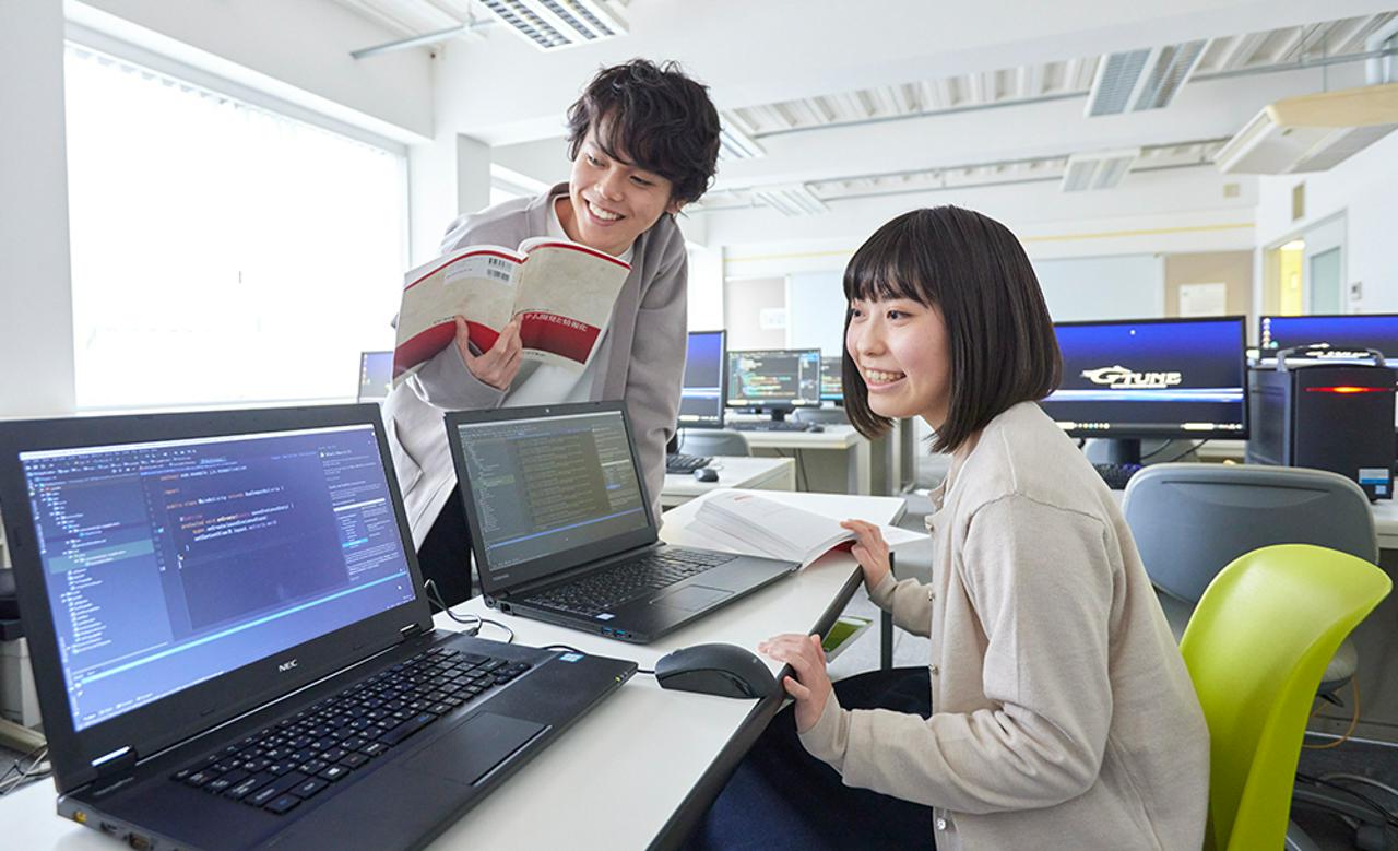 学校法人国際総合学園 求人画像1